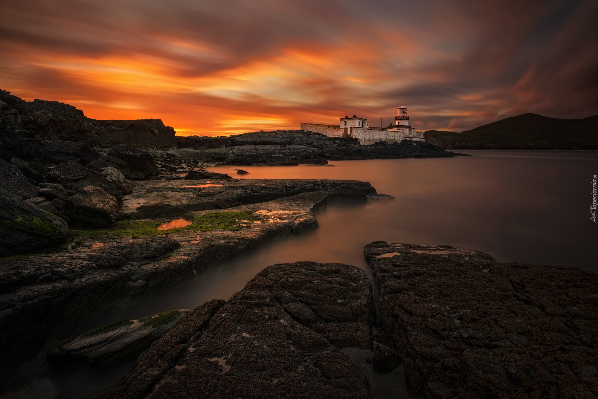 Morze, Latarnia morska Cromwell Point, Skały, Zachód słońca, Wyspa Valentia, Hrabstwo Kerry, Irlandia