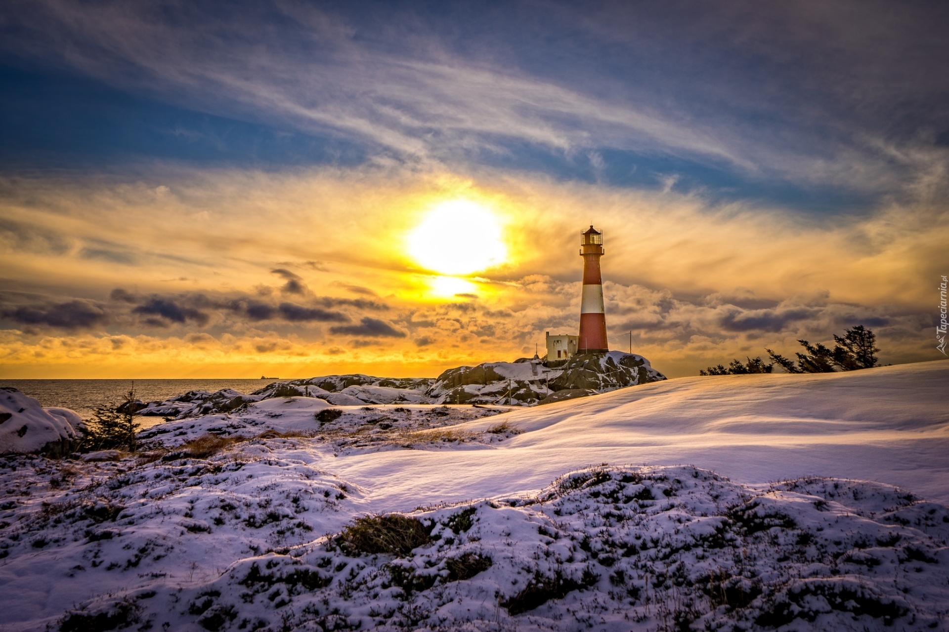 Norwegia, Wyspa Eigerøya, Latarnia morska Eigerøy Lighthouse,  Zima, Zachód słońca