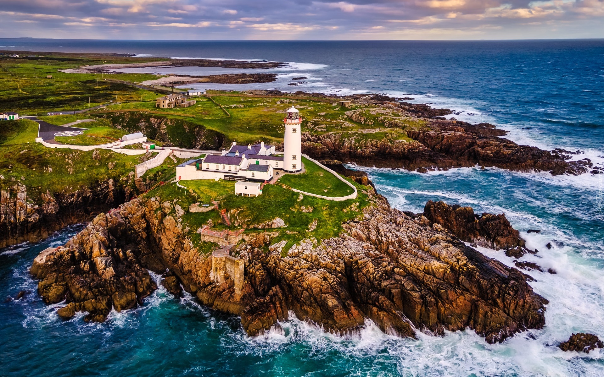 Morze, Latarnia morska, Fanad Head Lighthouse, Skały, Chmury, Portsalon, Irlandia