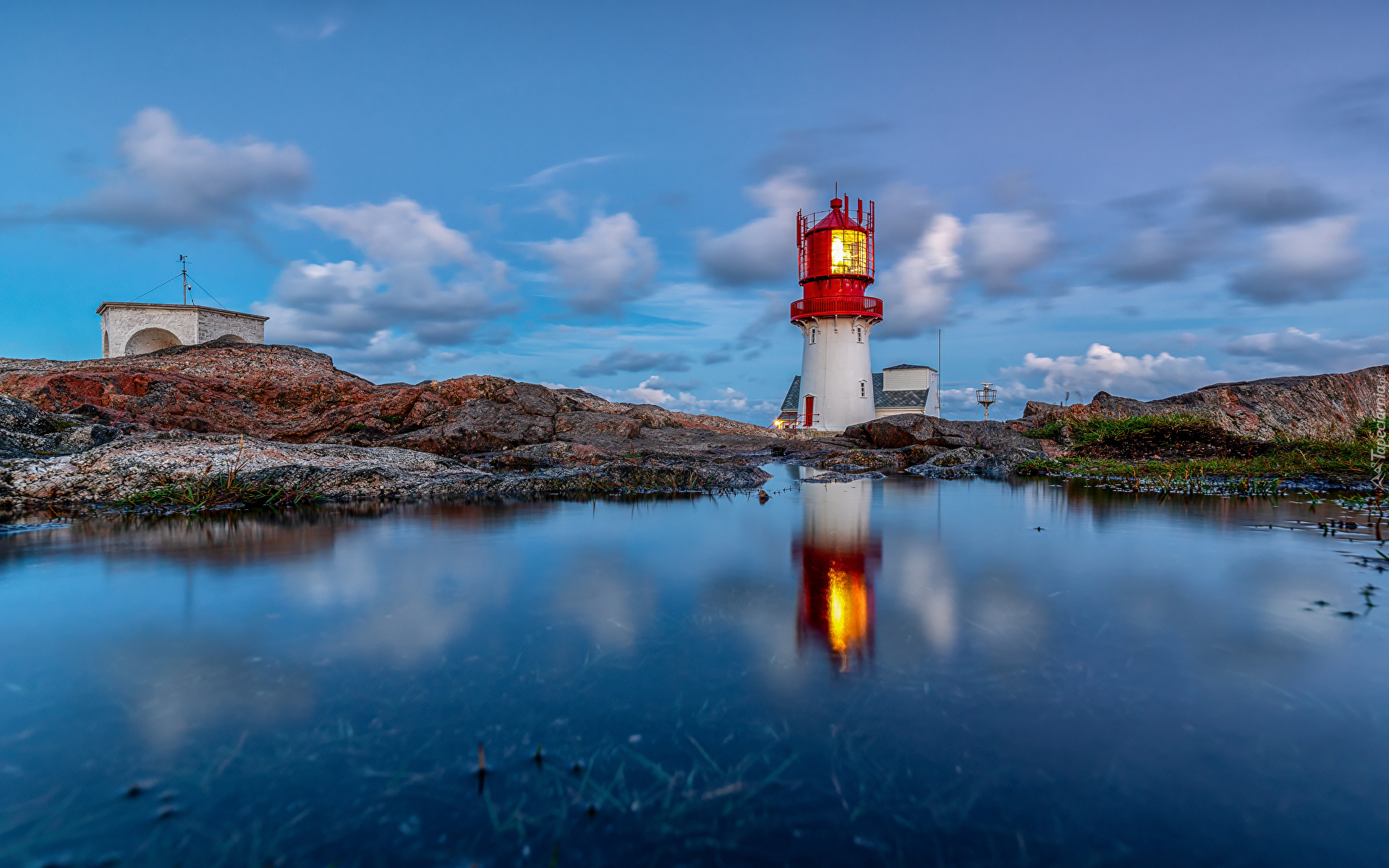 Norwegia, Wybrzeże, Skały, Latarnia morska, Lindesnes Lighthouse, Morze, Odbicie