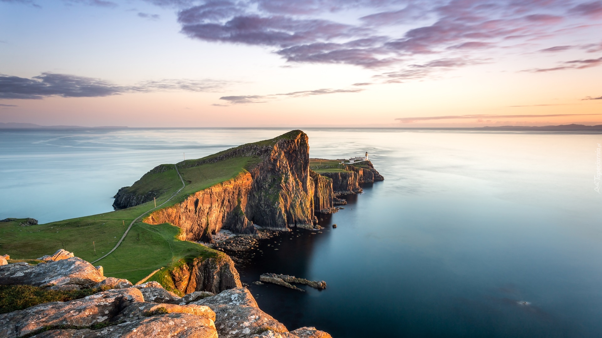 Morze Szkockie, Wybrzeże, Klif, Skały, Wyspa Skye, Półwysep Duirinish, Latarnia morska, Neist Point Lighthouse, Szkocja