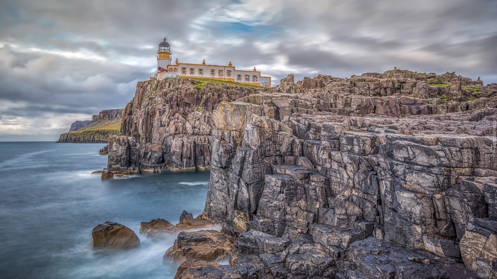 Szkocja, Wyspa Skye, Latarnia morska Neist Point, Morze Szkockie, Skały