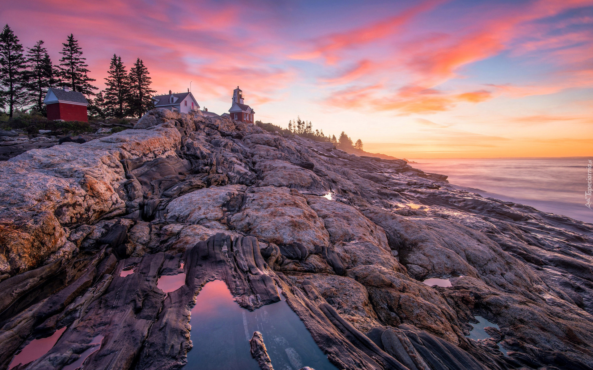 Morze, Skały, Latarnia morska, Pemaquid Point Lighthouse, Wieczór, Domy, Drzewa, Zachód słońca, Stan Maine, Stany Zjednoczone