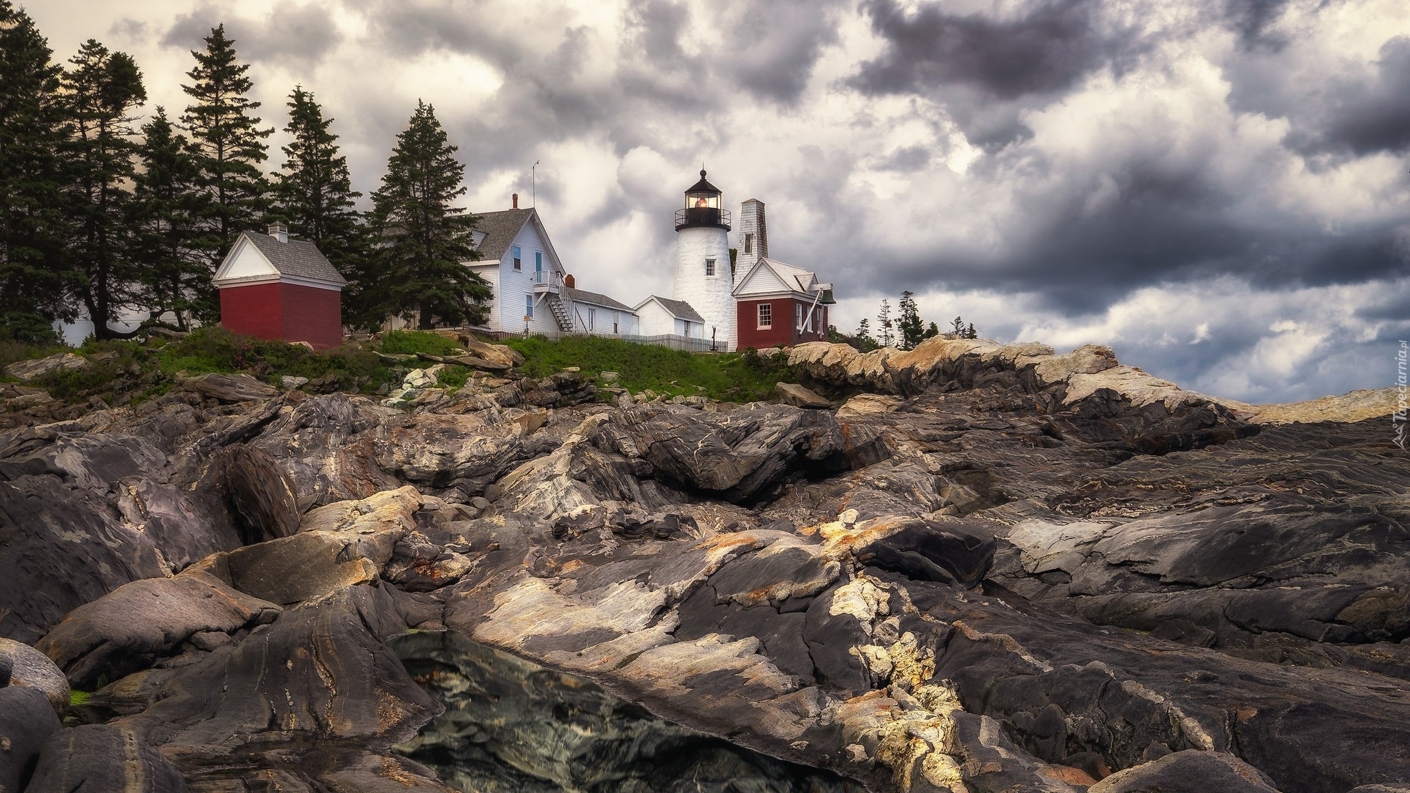 Latarnia morska Pemaquid Point Lighthouse Park, Skały, Chmury, Miasto Bristol, Stan Maine, Stany Zjednoczone