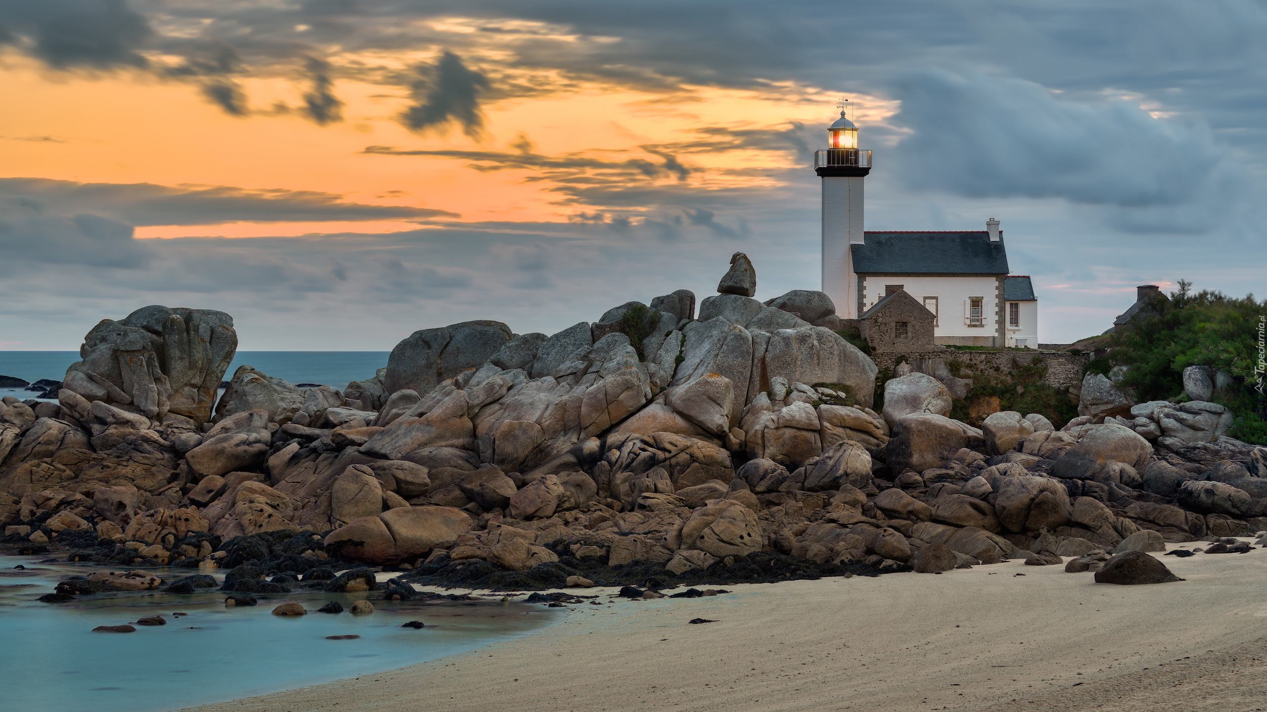 Skały, Latarnia morska, Phare de Pontusval, Brignogan-Plage, Francja