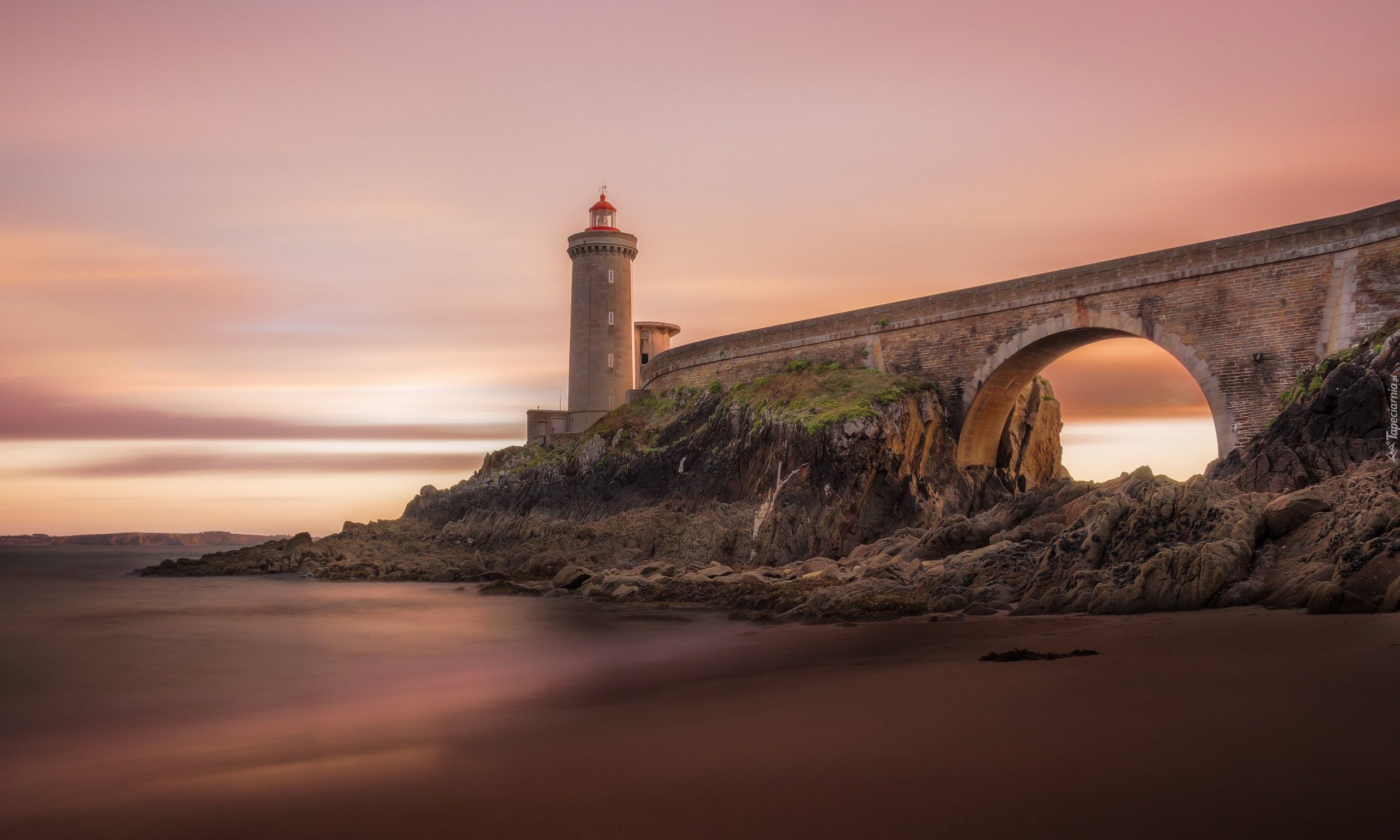 Francja, Bretania, Plouzané, Latarnia morska Phare du Petit Minou, Mosty