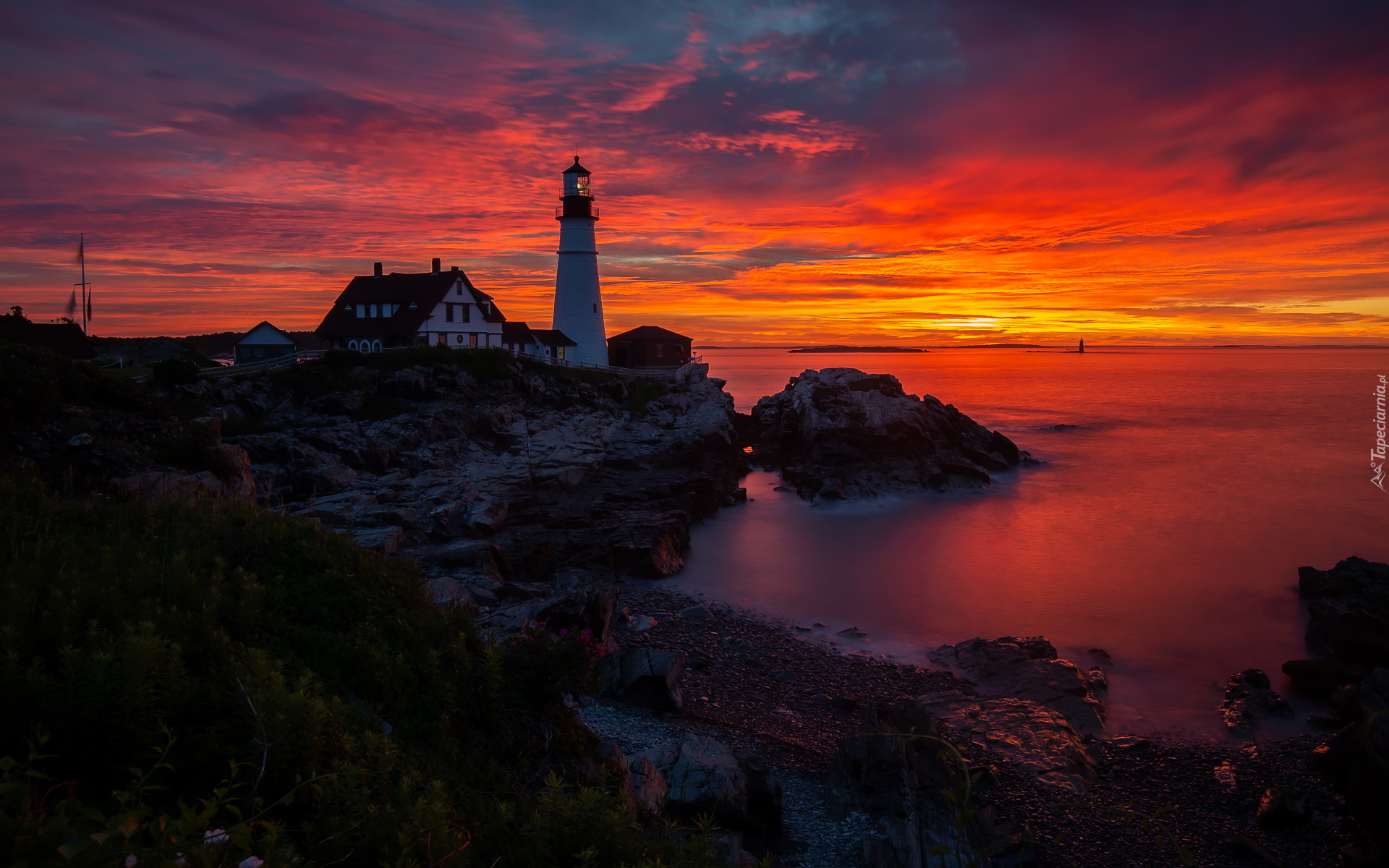 Latarnia morska Portland Head Light, Zatoka Casco, Cape Elizabeth, Wschód słońca, Morze, Skały, Stan Maine, Stany Zjednoczone