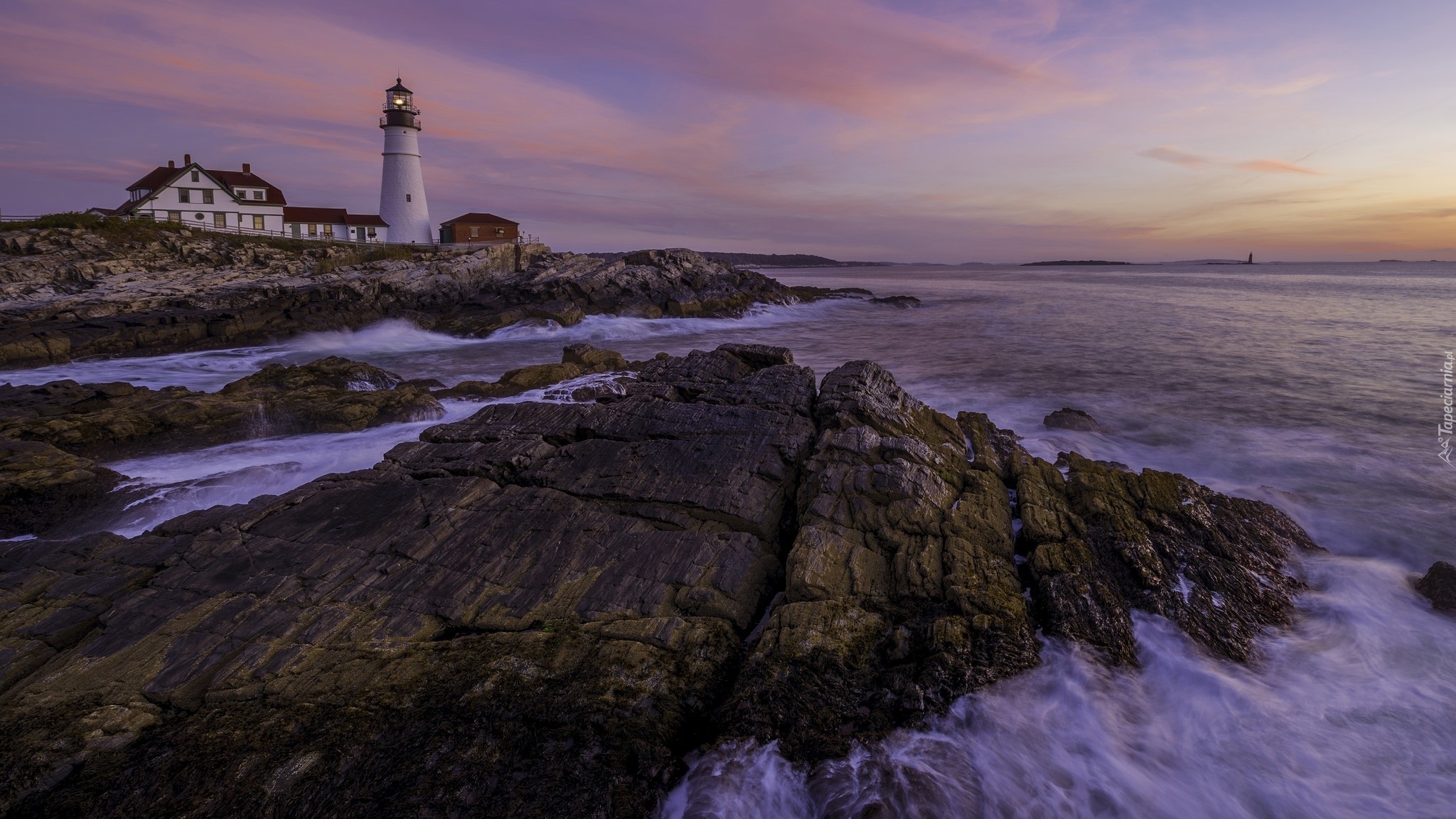 Latarnia morska Portland Head Light, Zatoka Casco, Cape Elizabeth, Stan Maine, Stany Zjednoczone, Skały, Morze, Zachód słońca