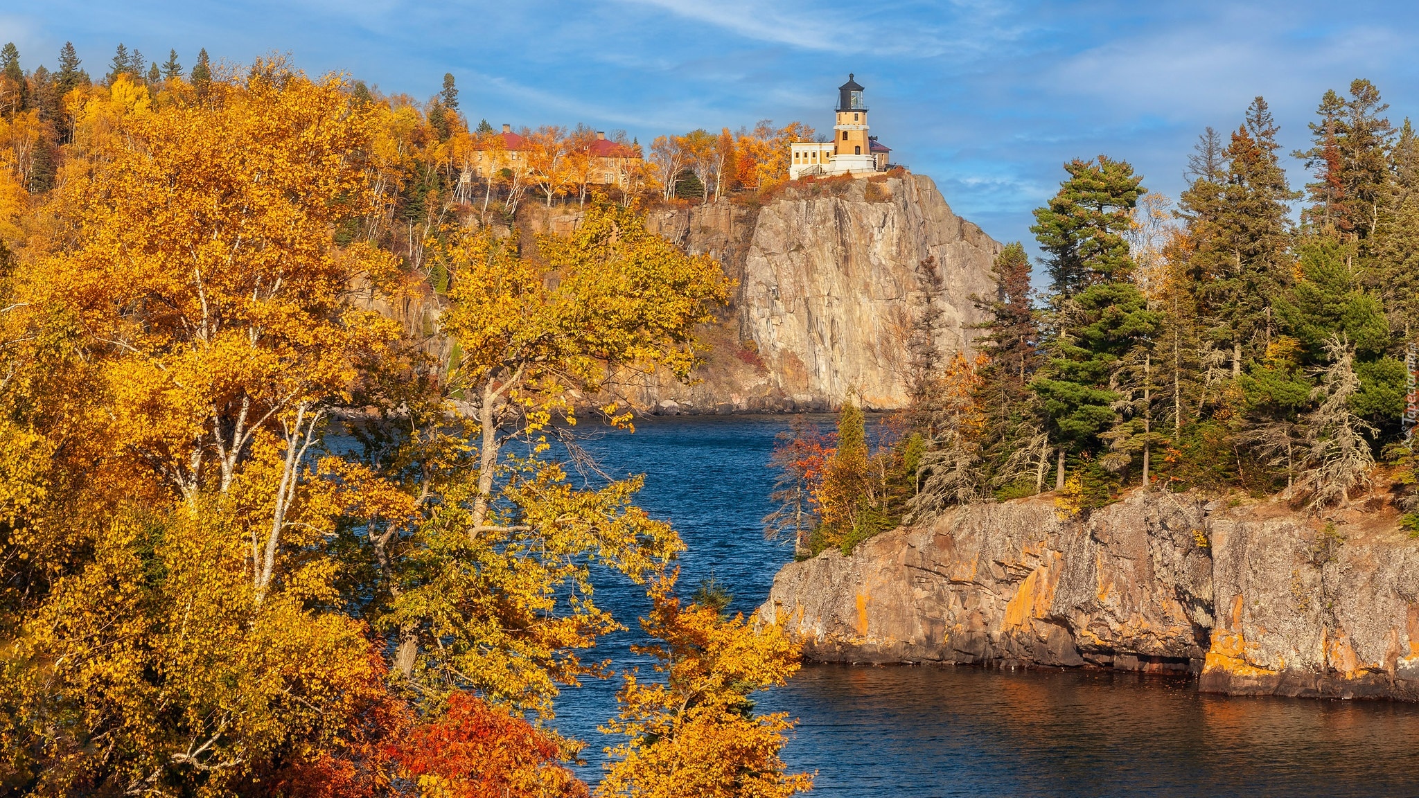 Jesień, Latarnia, Split Rock Lighthouse, Skały, Jezioro, Lake Superior, Minnesota, Stany Zjednoczone