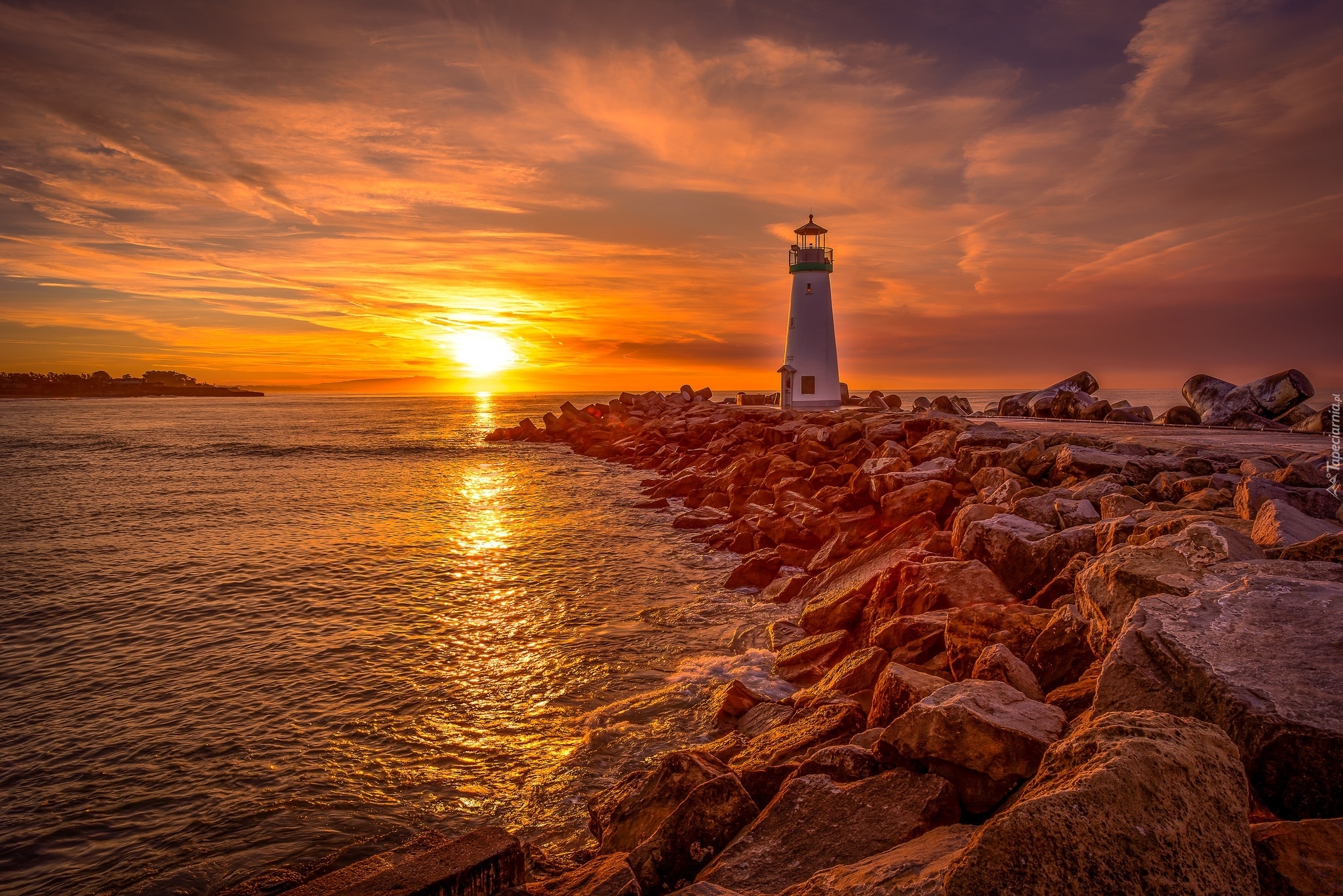 Morze, Latarnia morska Walton Lighthouse, Santa Cruz, Stan Kalifornia, Stany Zjednoczone, Kamienie, Wschód słońca, Chmury