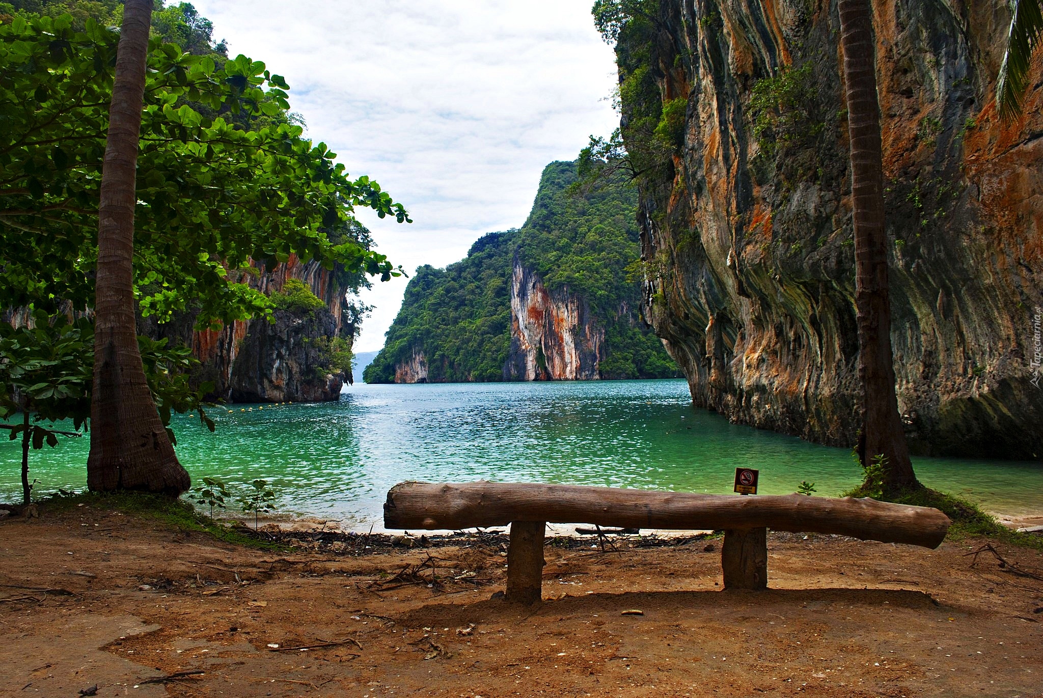 Tajlandia, Morze Andamańskie, Skały, Drzewa, Ławka
