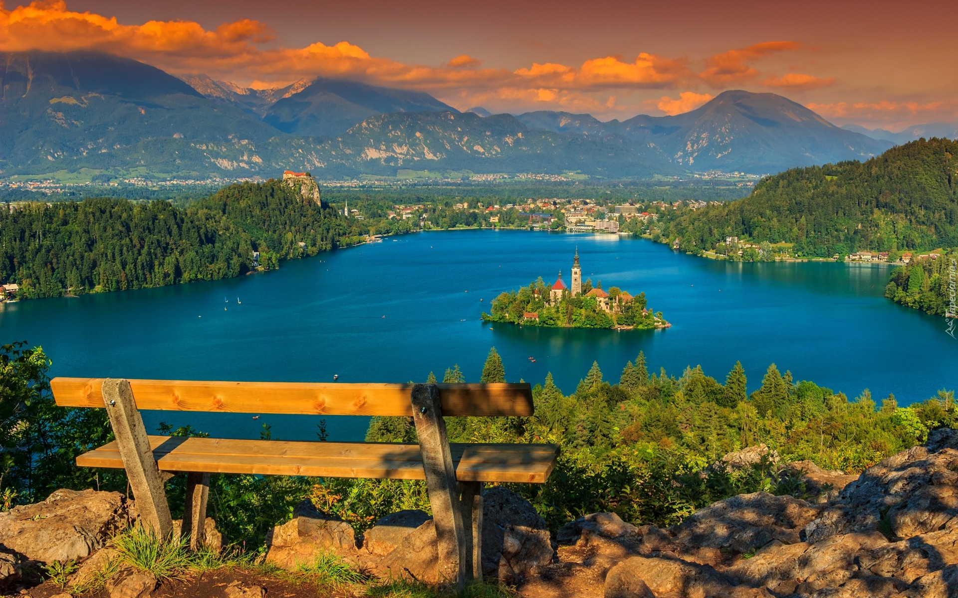 Słowenia, Jezioro Bled, Wyspa Blejski Otok, Kościół, Zachód słońca, Góry, Ławka