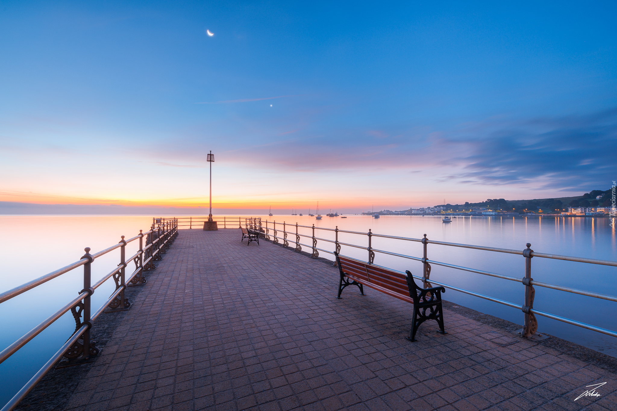 Zachód słońca, Księżyc, Molo, Ławki, Kanał La Manche, Wybrzeże Jurajskie, Swanage, Dorset, Anglia