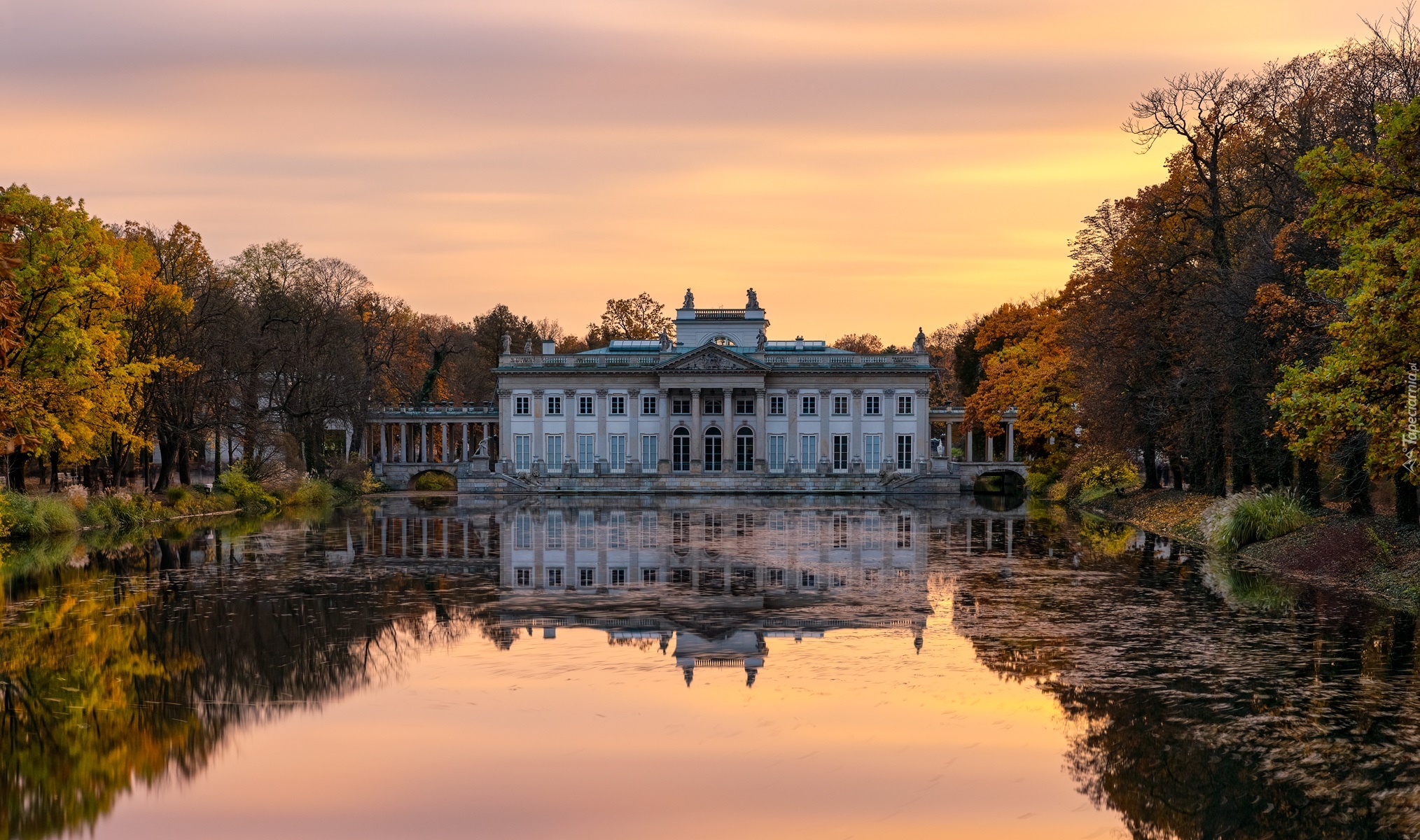 Jesień, Pałac na Wyspie, Staw, Drzewa, Zachód słońca, Łazienki Królewskie, Warszawa, Polska