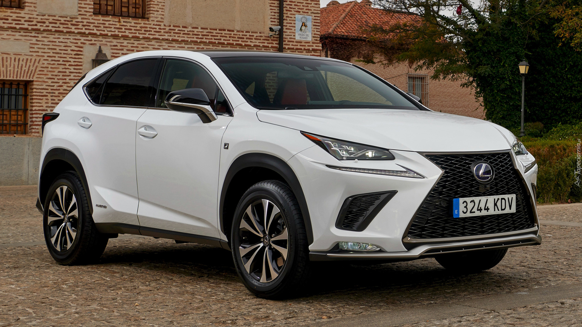 Lexus NX Hybrid F Sport, 2017