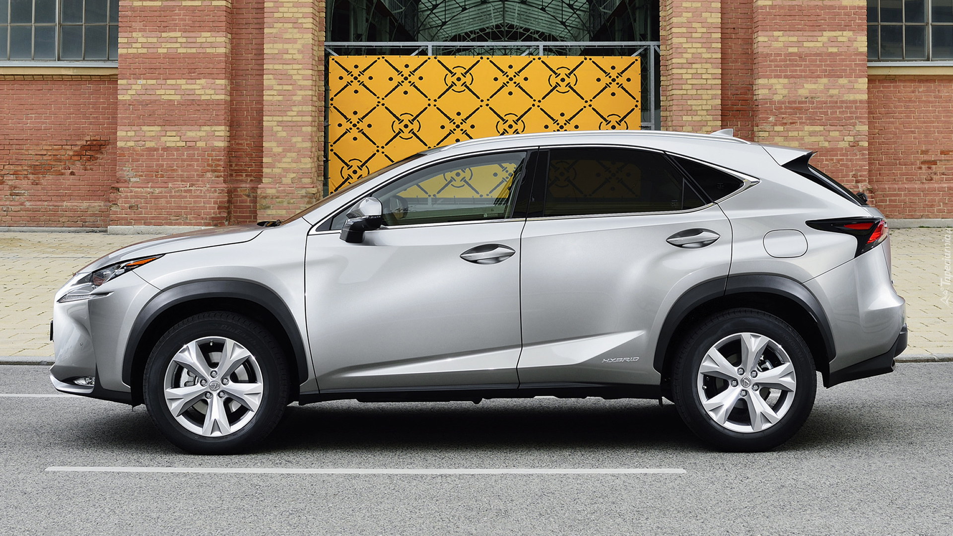 Lexus NX Hybrid, 2014