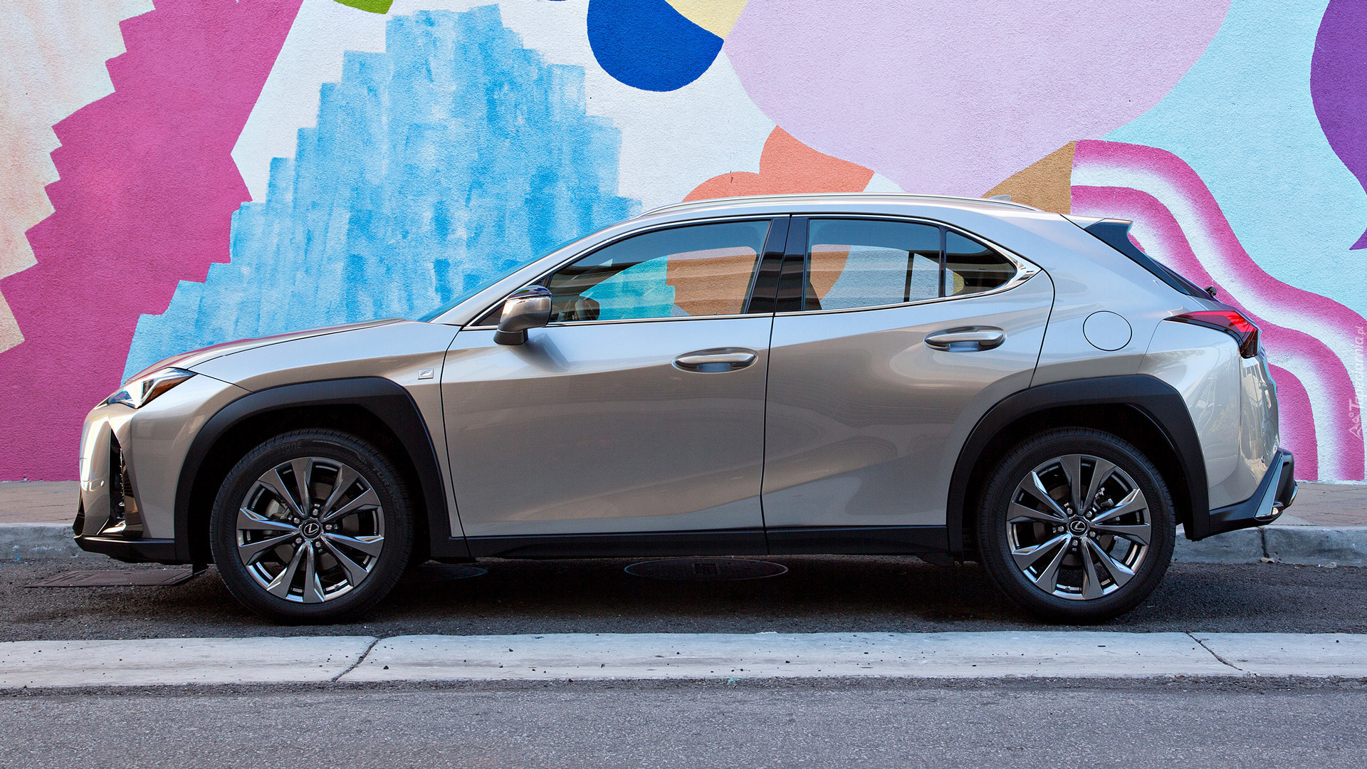 Lexus UX, Bok