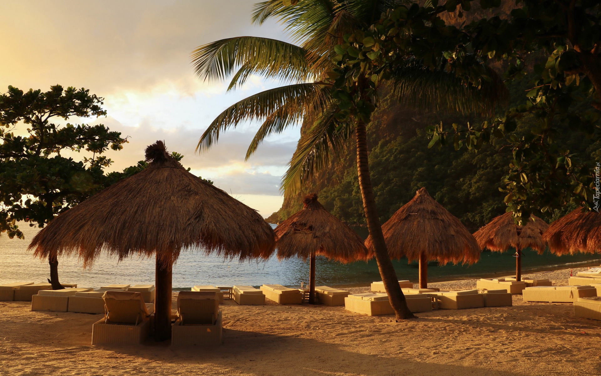 Plaża, Palma, Parasole, Ocean, Leżaki, Góry Piton, Wyspa, St. Lucia, Karaiby