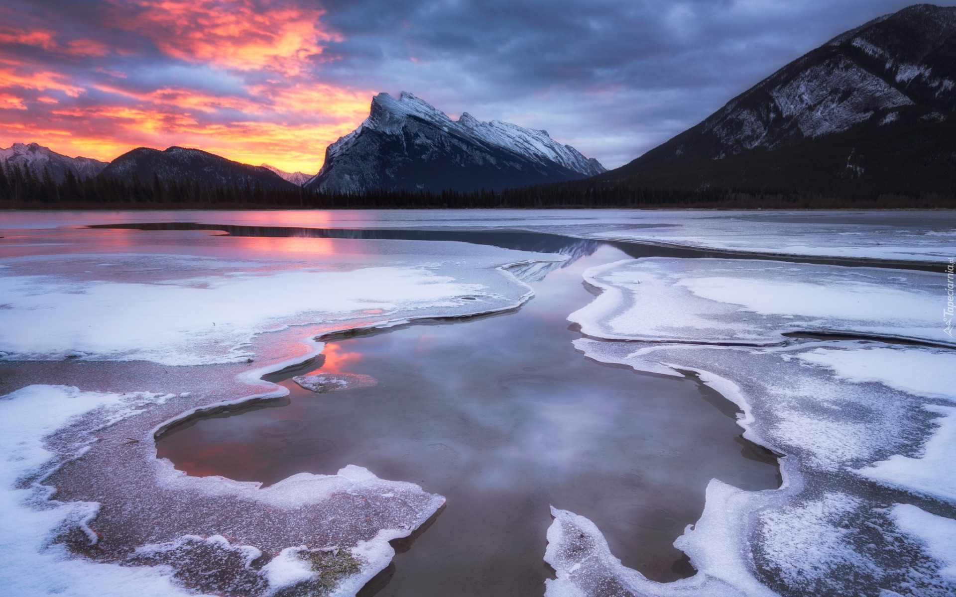 Kanada, Park Narodowy Banff, Jezioro, Vermilion Lake, Zima, Zachód słońca, Chmury, Góry, Śnieg