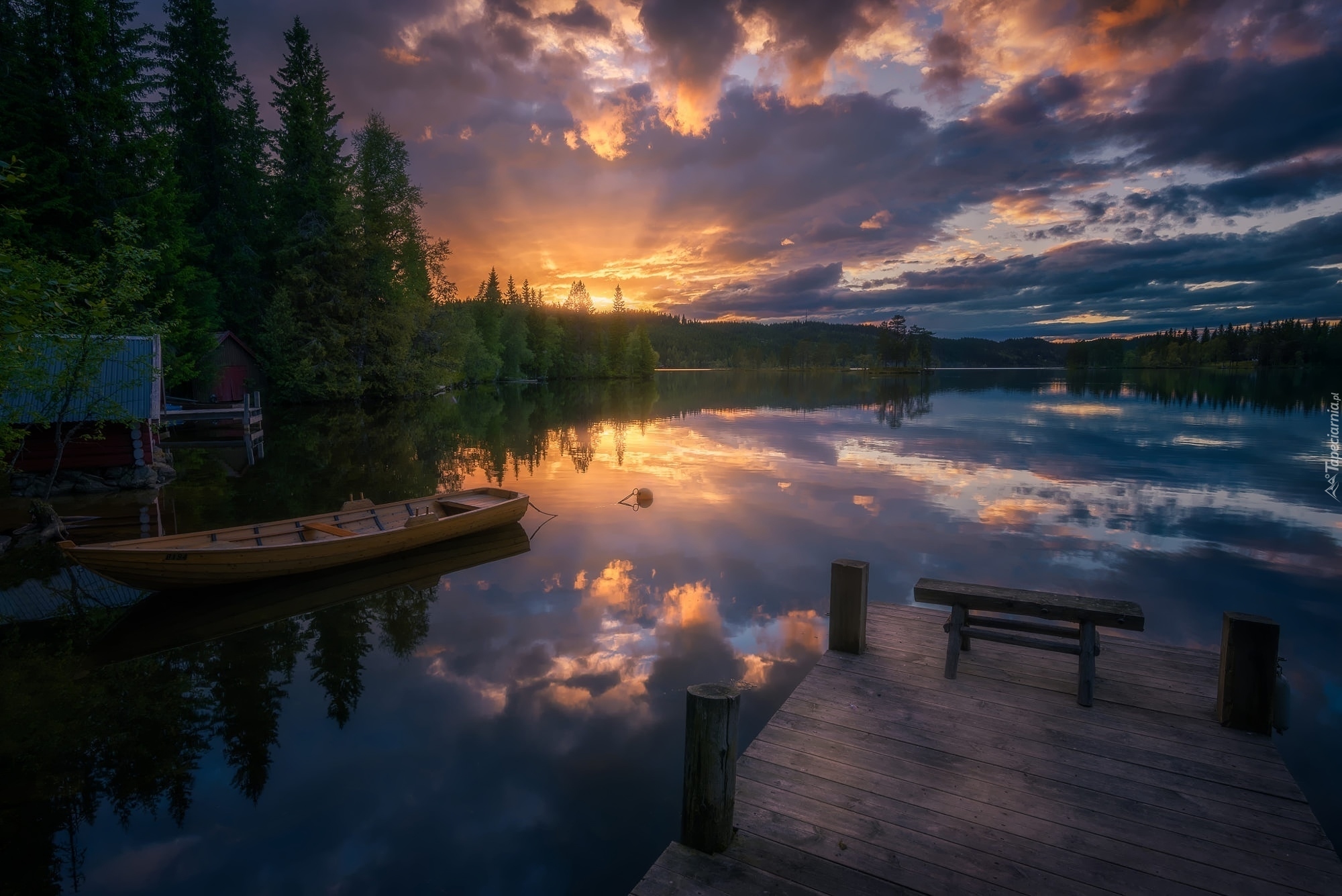 Jezioro Oyangen, Gmina Ringerike, Norwegia, Zachód słońca, Łódka, Ławeczka, Pomost