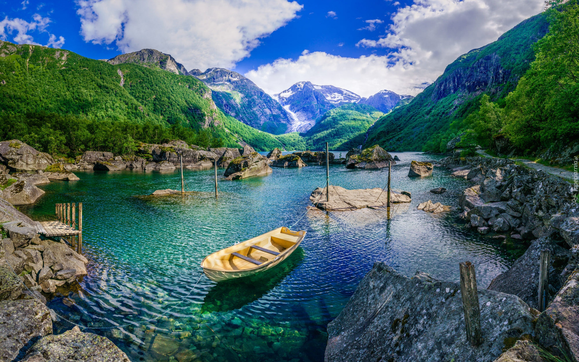 Góry, Jezioro Bondhusvatn, Kamienie, Skały, Łódka, Lasy, Norwegia