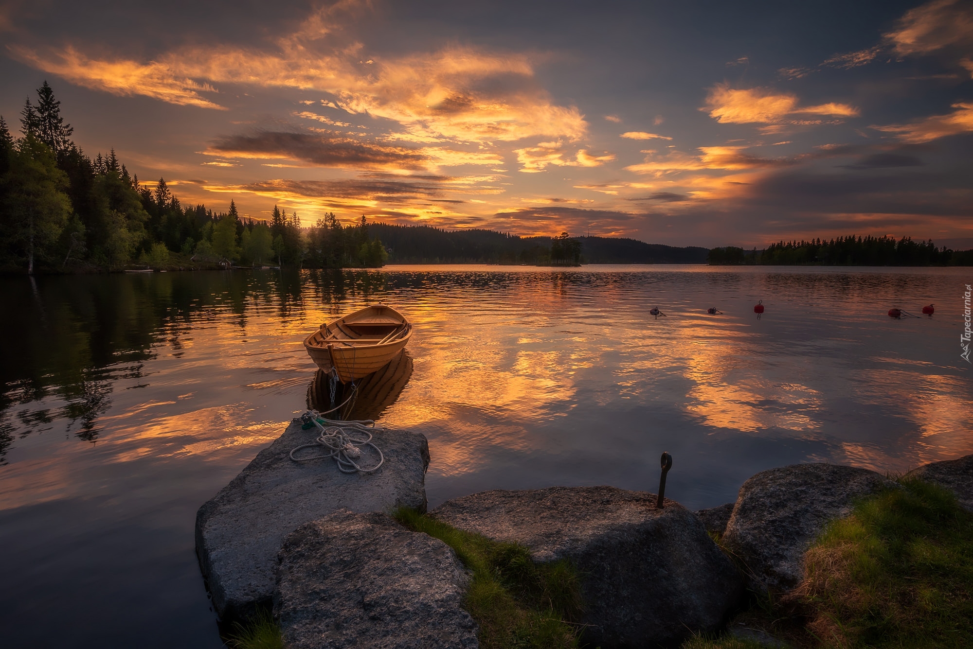 Norwegia, Gmina Ringerike, Zachód słońca, Jezioro, Kamienie, Łódka, Las, Drzewa