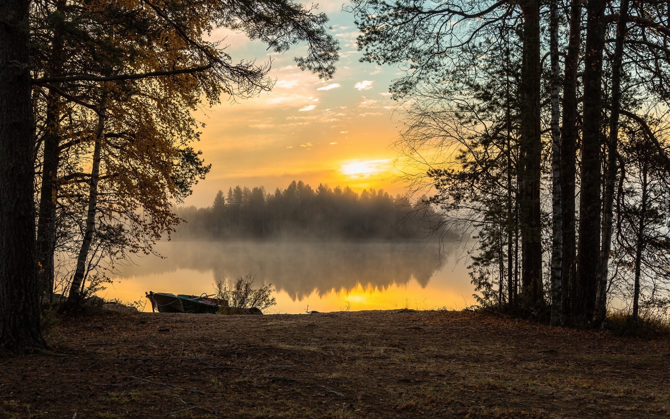 Staw, Drzewa, Łódka, Zachód słońca, Jesień