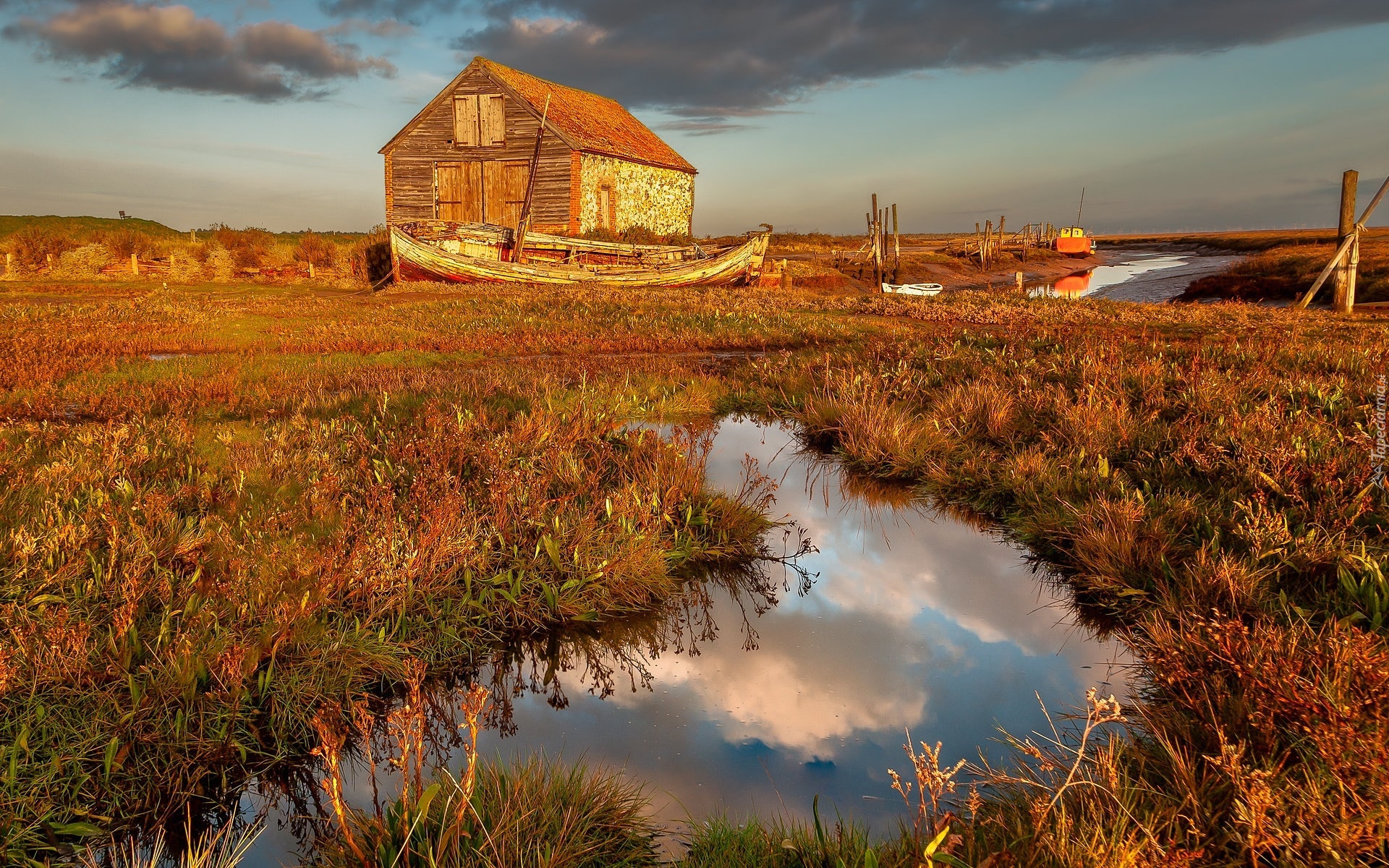 Rzeka, Dom, Łódka, Blask słońca, Rośliny, Thornham Old Harbour, Anglia