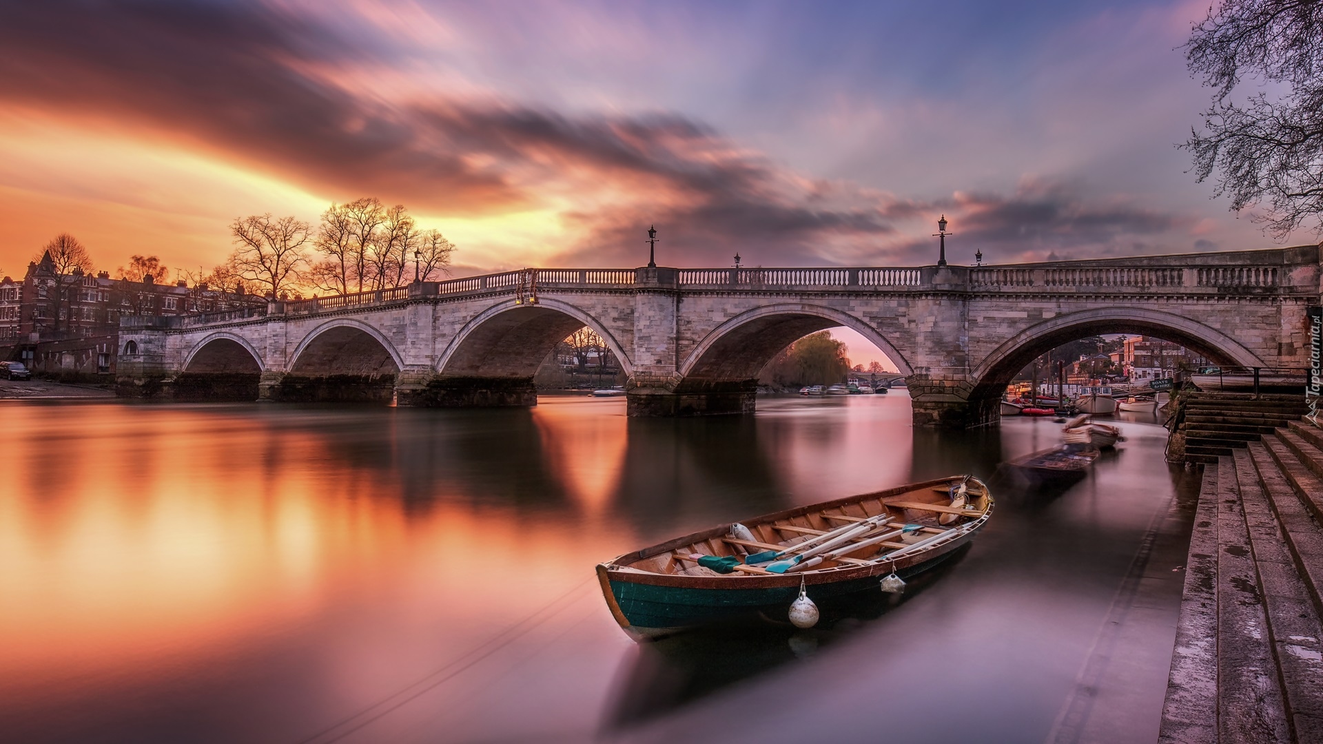 Rzeka Tamiza, Most, Richmond Bridge, Łódka, Drzewa, Zachód słońca, Chmury, Richmond, Anglia