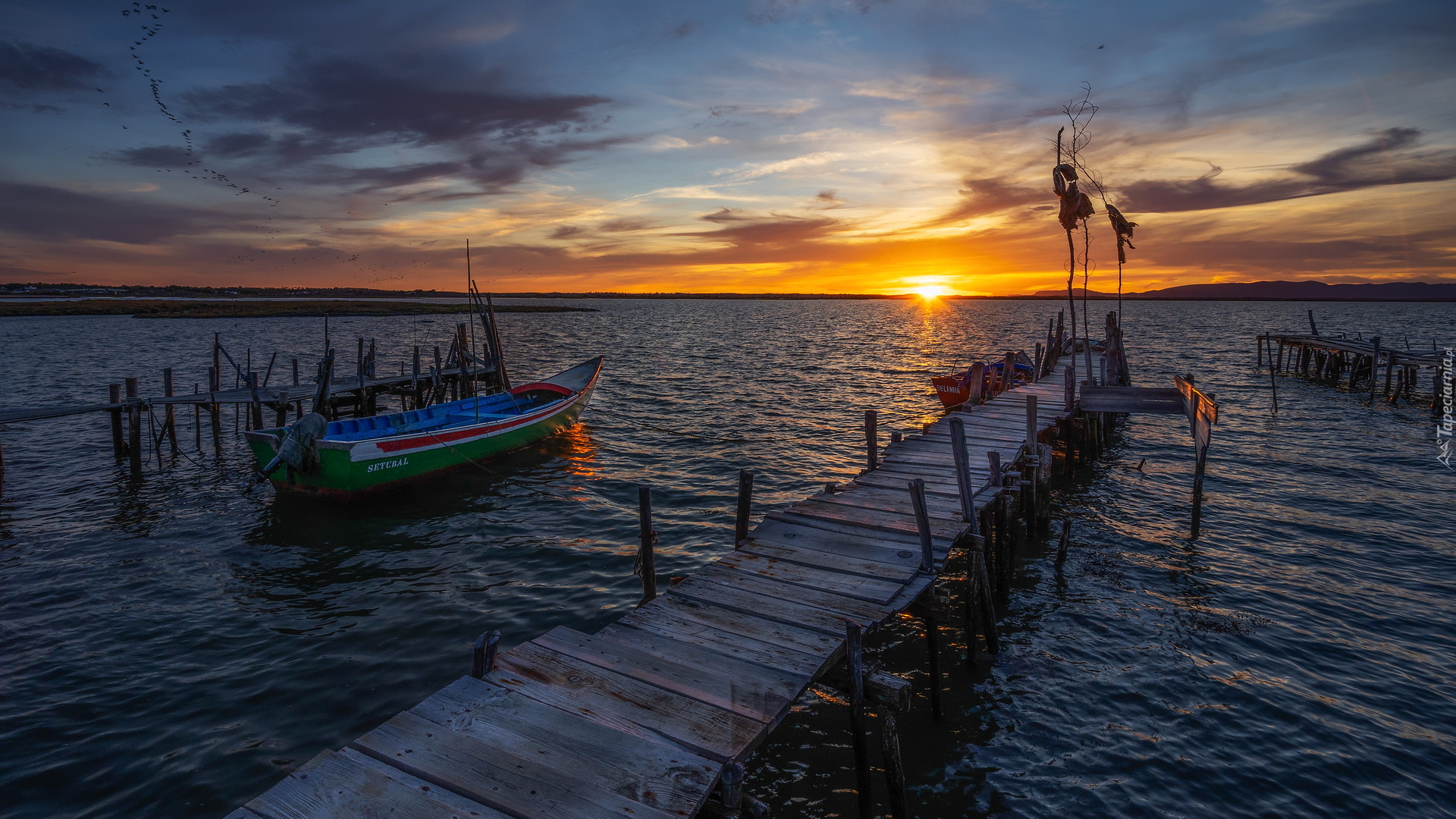 Port, Porto Palafita da Carrasqueira, Jezioro, Pomosty, Łódka, Zachód słońca, Portugalia