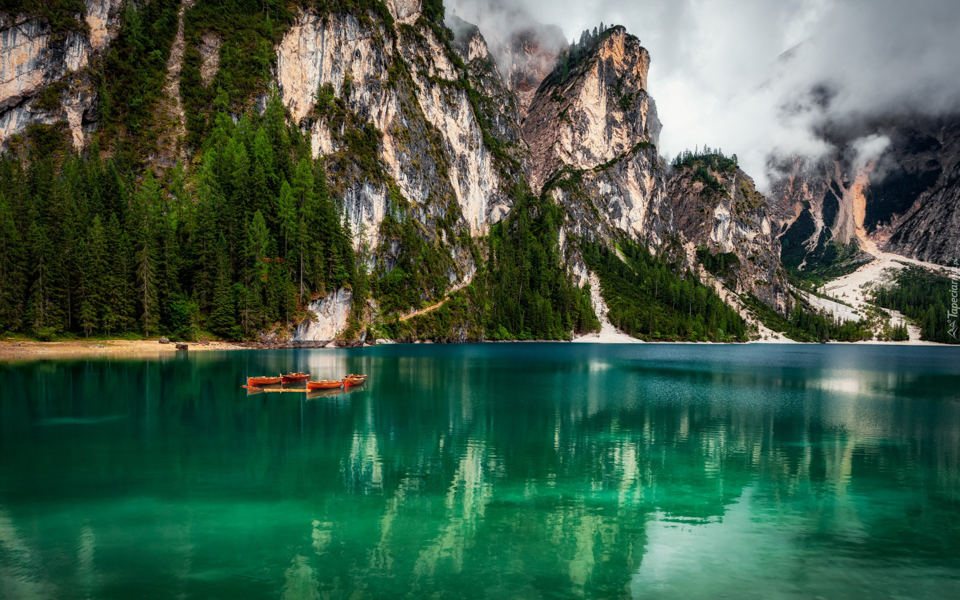 Góry, Dolomity, Chmury, Jezioro, Braies Lake, Pragser Wildsee, Łodzie, Lasy, Włochy