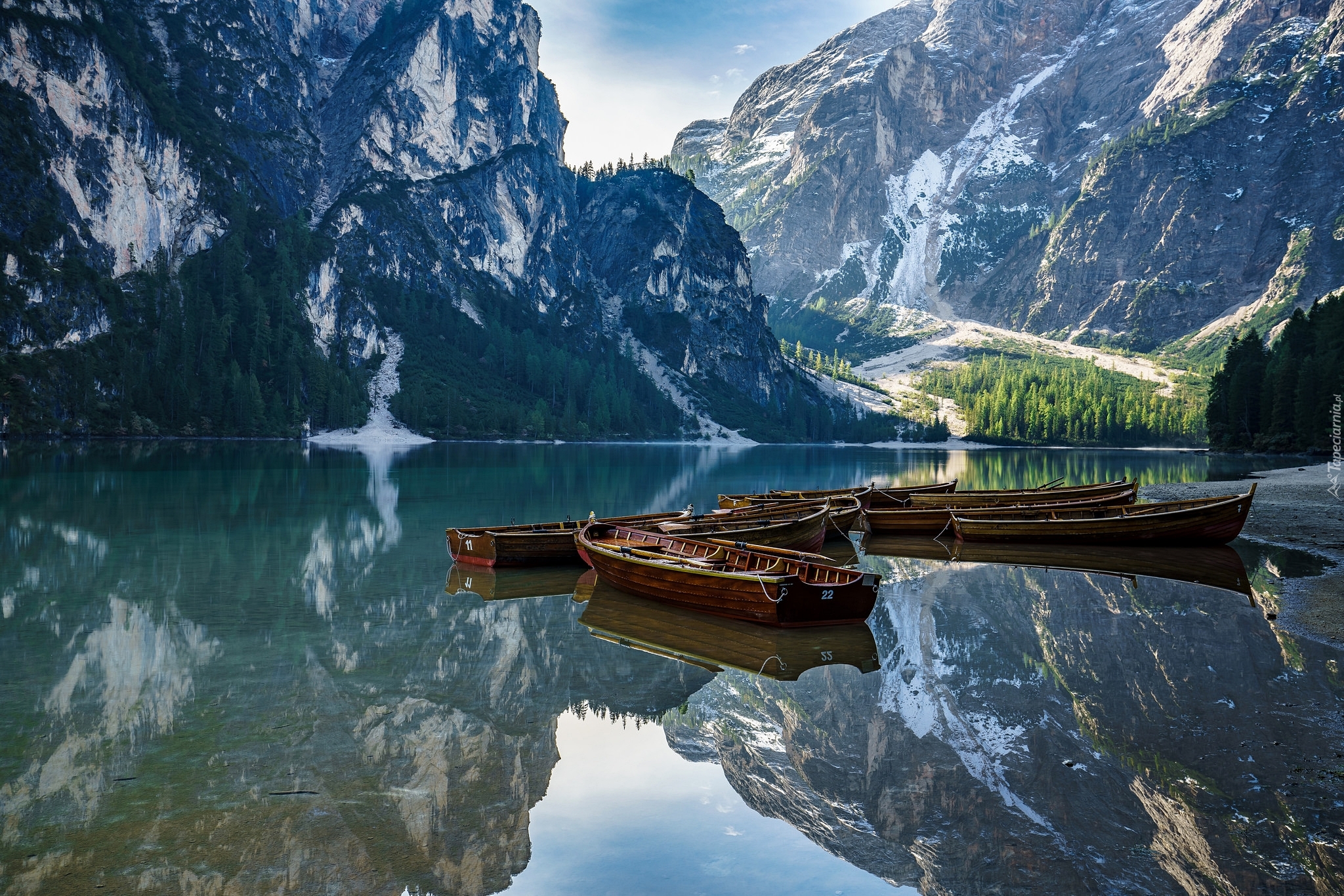 Włochy, Góry, Dolomity, Jezioro Pragser Wildsee, Łódki