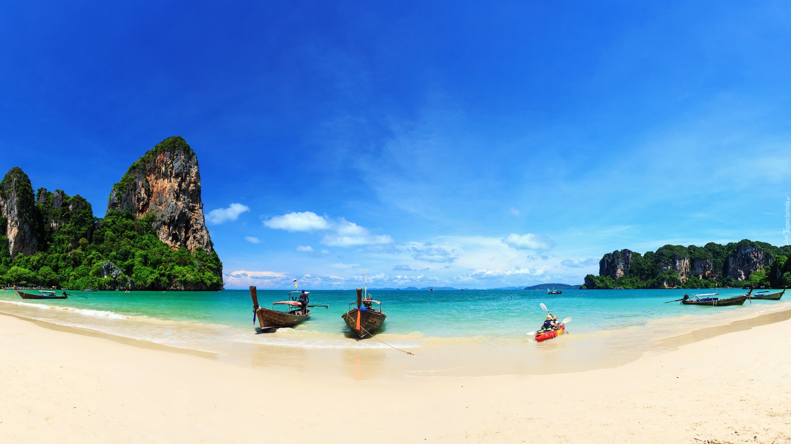  Morze Andamańskie, Plaża Railay Beach, Skały, Prowincja Krabi, Tajlandia, Drzewa, Łódki, Kajak, Chmury