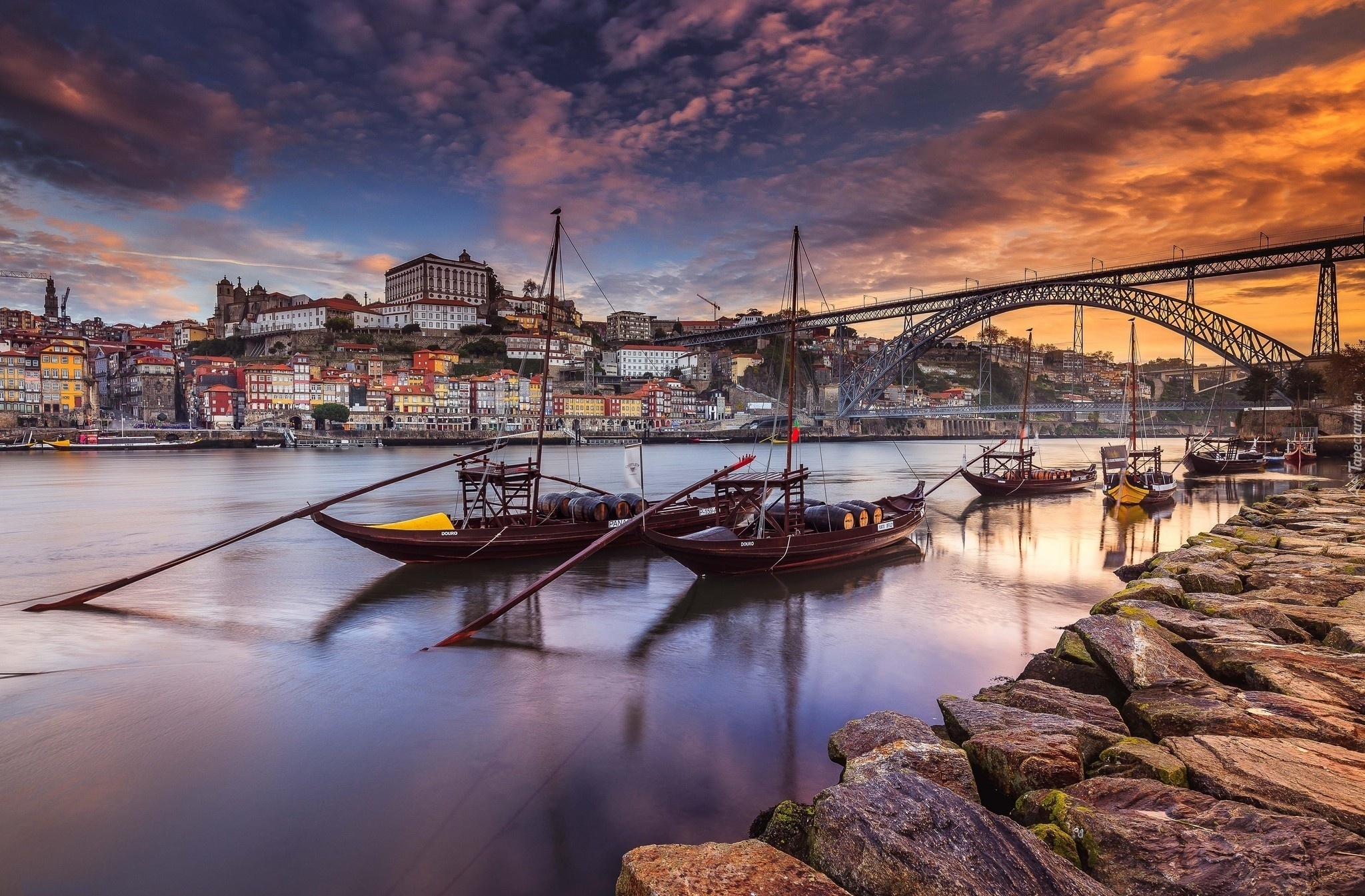 Portugalia, Porto, Rzeka Duero, Most Ponte Dom Luís I, Łódki
