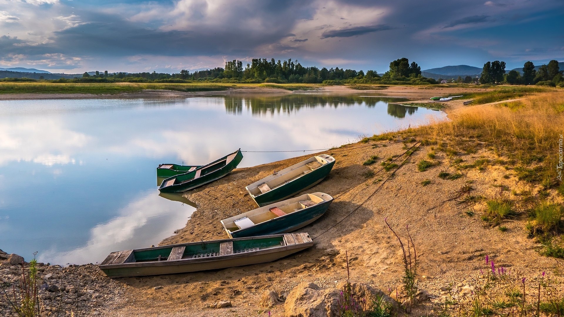 Jezioro Cerknica, Plaża, Łódki, Drzewa, Słowenia