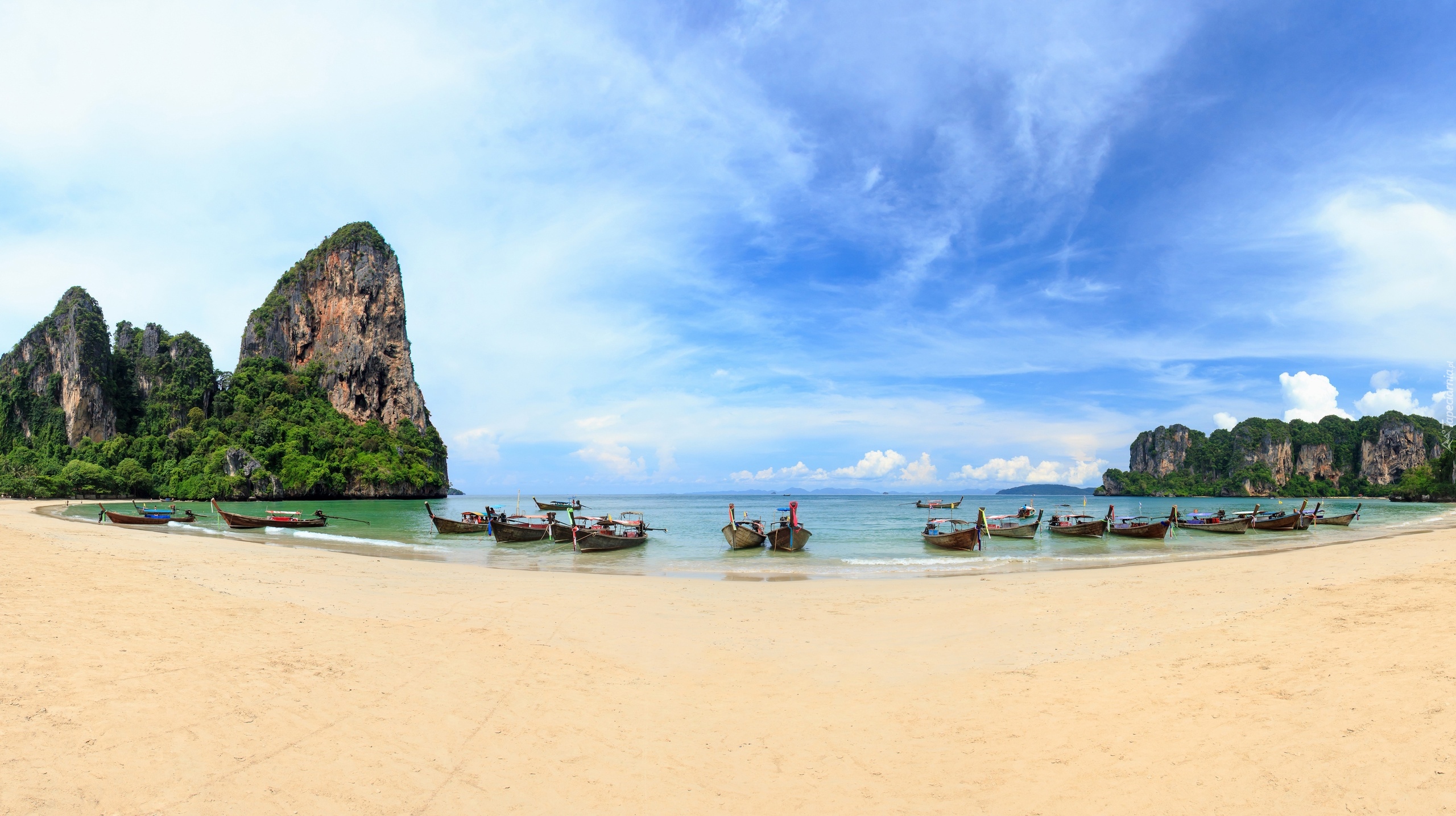 Morze Andamańskie, Plaża Railay Beach, Skały, Prowincja Krabi, Tajlandia, Drzewa, Łódki