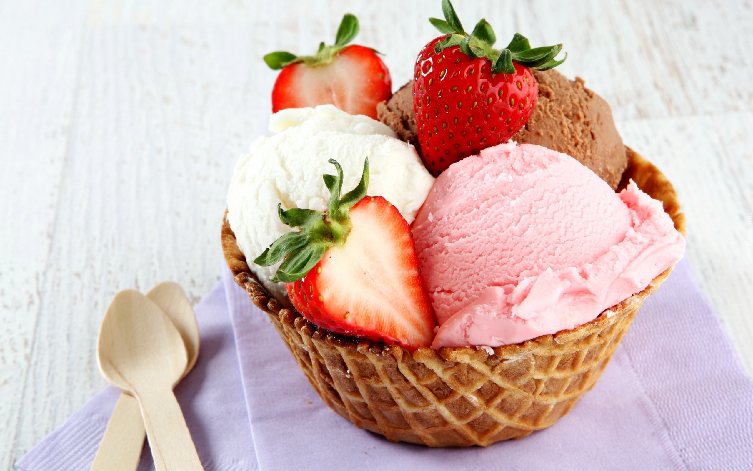 Lody, Truskawki, Wafel