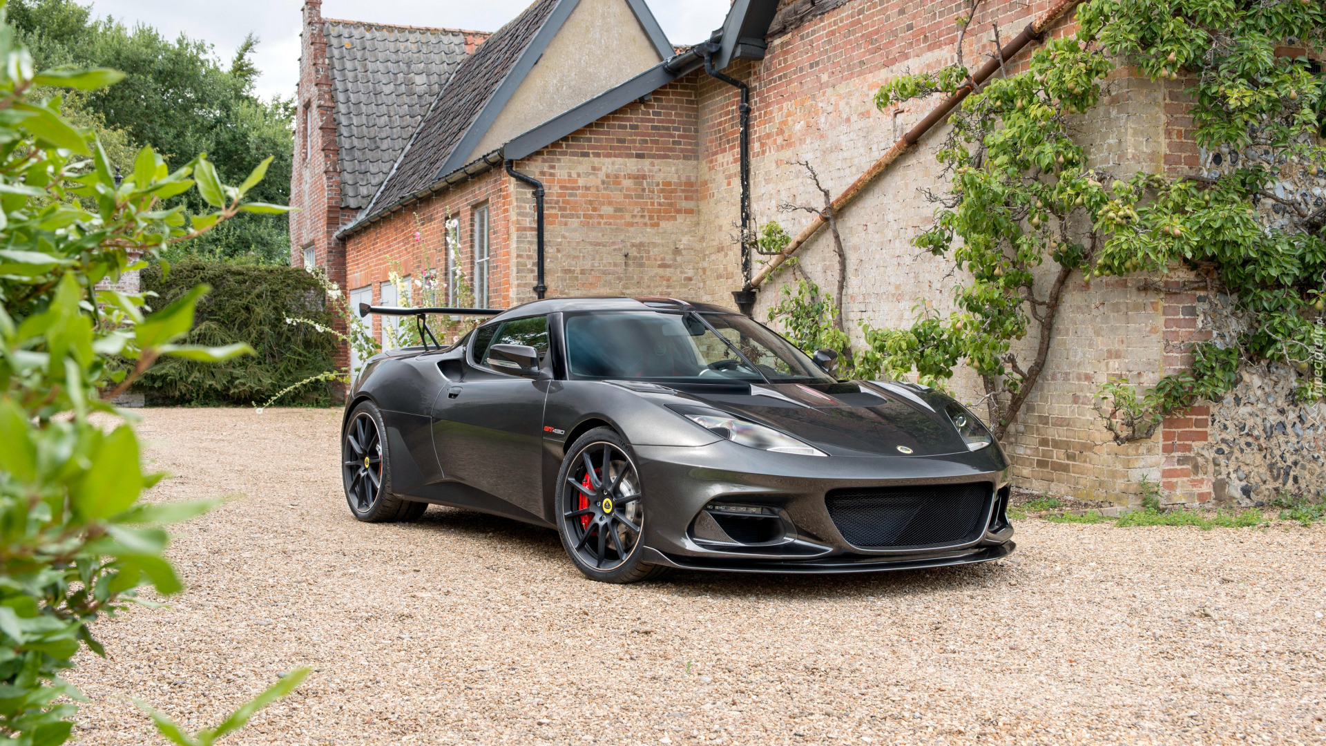 Lotus Evora, Dom