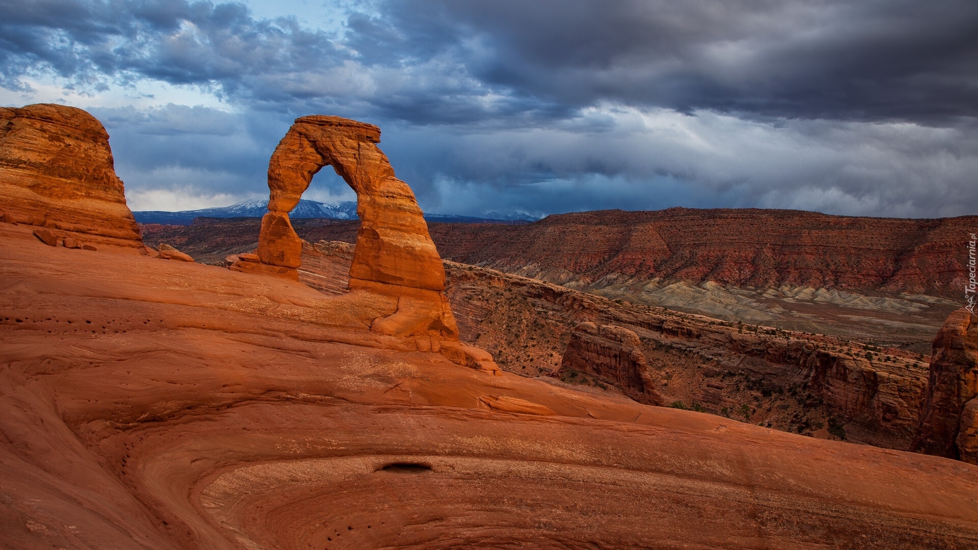 Chmury, Kanion, Skały, Łuk Delicate Arch, Park Narodowy Arches, Utah, Stany Zjednoczone