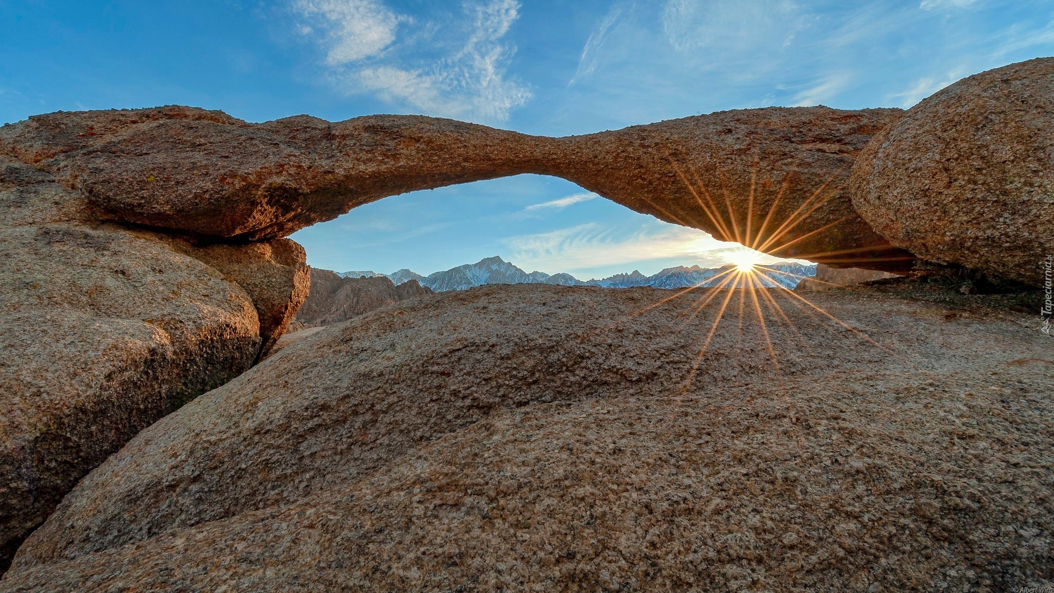 Skały, Łuk skalny, Lathe Arch, Góry, Słońce, Alabama Hills, Kalifornia, Stany Zjednoczone