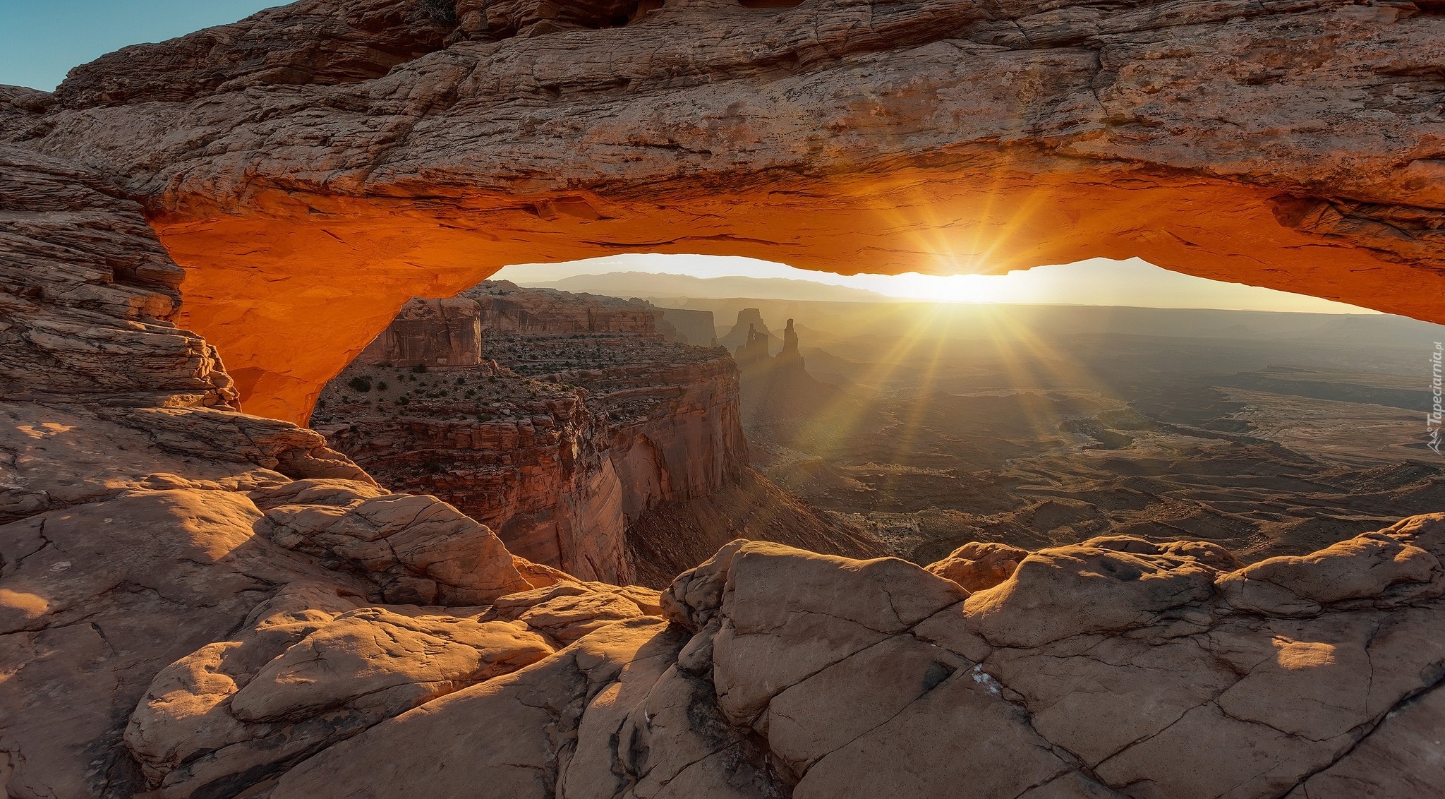 Stany Zjednoczone, Stan Utah, Park Narodowy Canyonlands, Łuk Mesa Arch, Skały, Kanion, Promienie Słońca