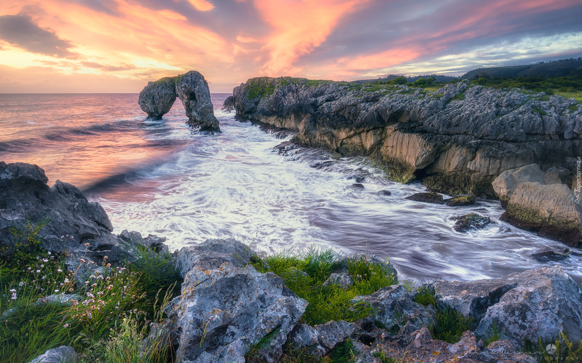 Wschód słońca, Morze, Łuk skalny, Skały, Playa de La Huelga, Villahormes, Asturia, Hiszpania