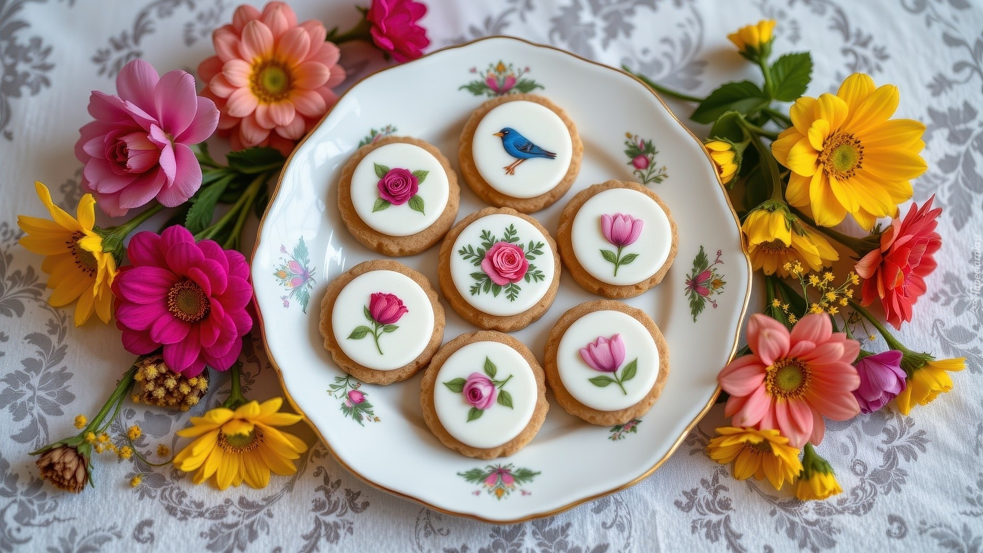 Udekorowane, Ciastka, Talerz, Kolorowe, Kwiaty, Obrus