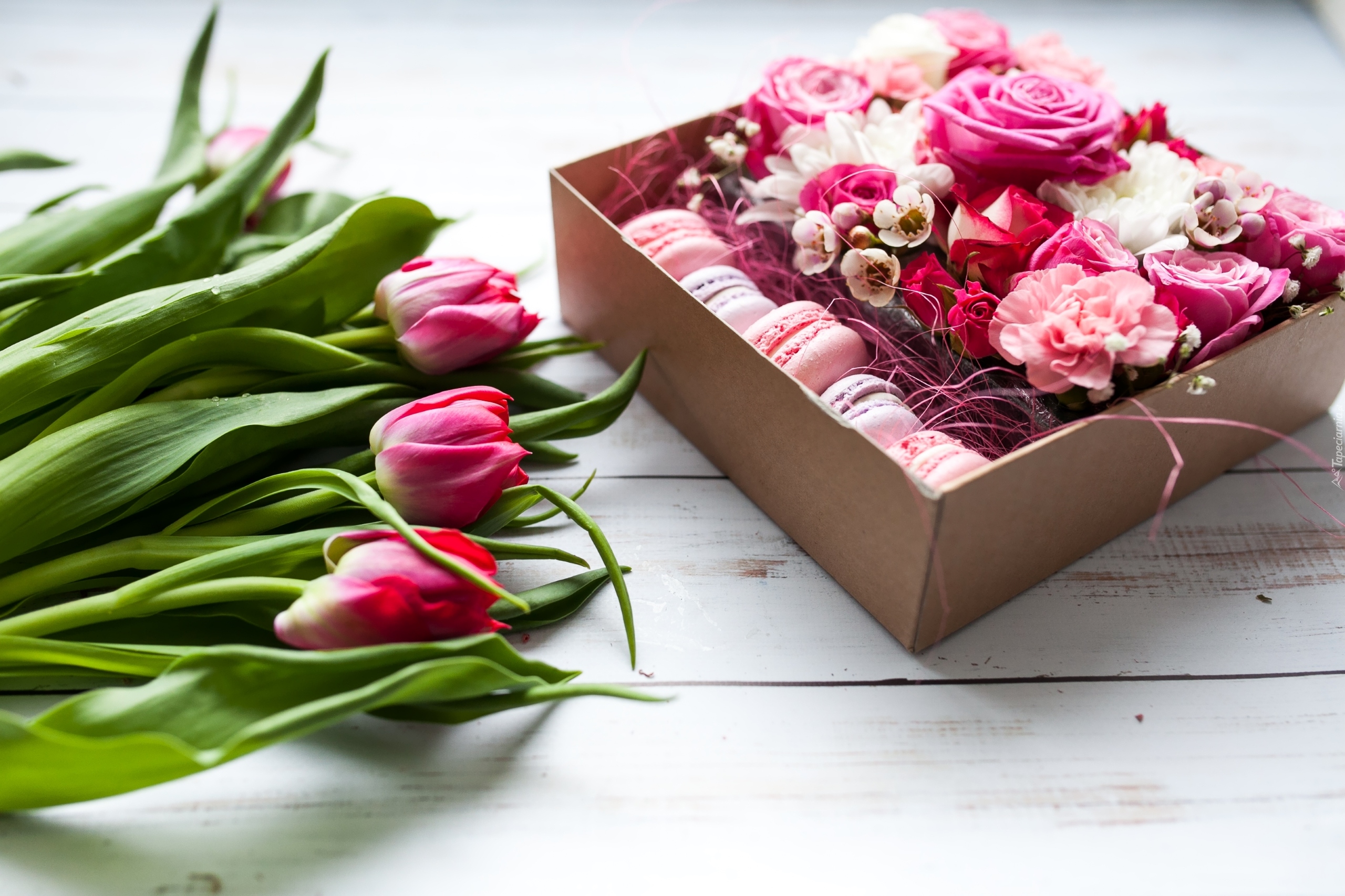 Kwiaty, Tulipany, Róże, Pudełko, Ciasteczka, Deski