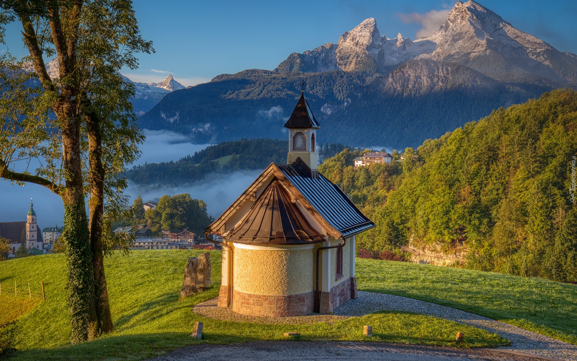 Góry, Alpy, Lasy, Drzewa, Kapliczka, Kirchleitn Kapelle, Mgła, Berchtesgaden, Bawaria, Niemcy