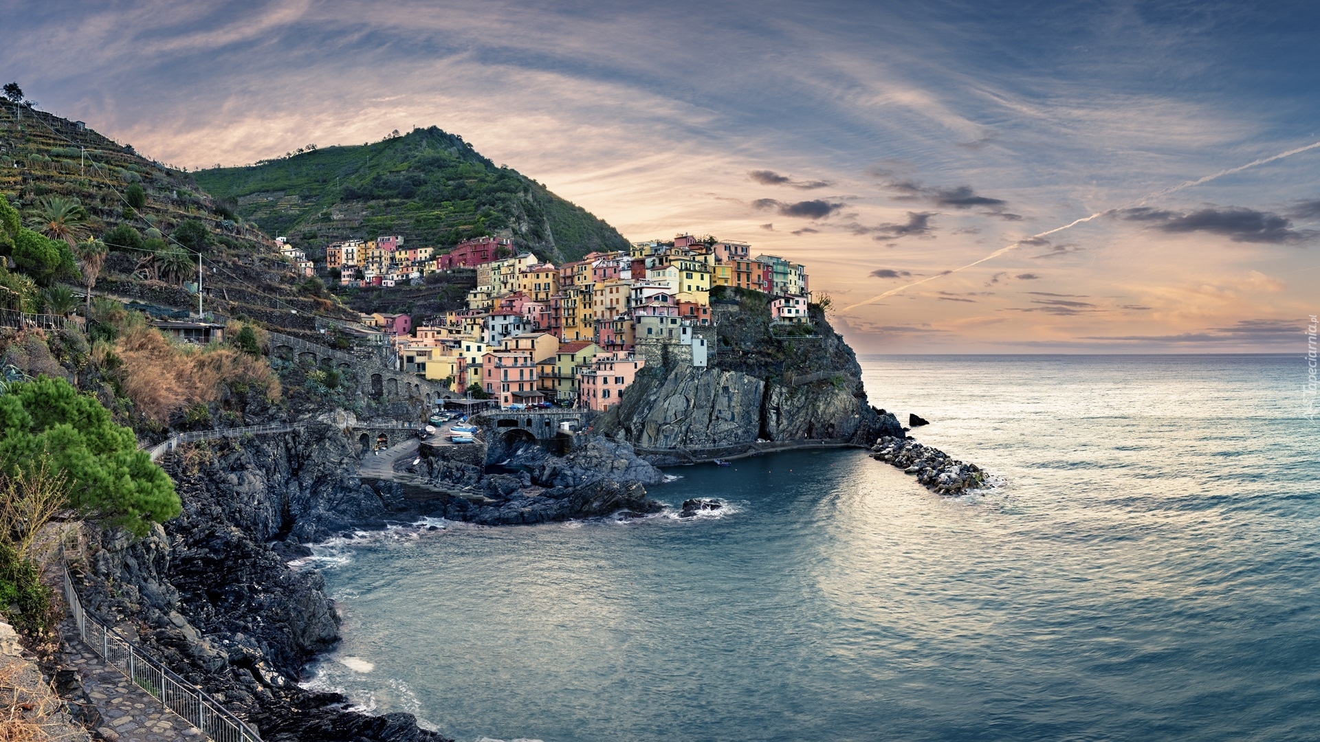 Włochy, Gmina Riomaggiore, Miejscowość Manarola, Morze Liguryjskie, Cinque Terre, Kolorowe, Domy, Zatoczka