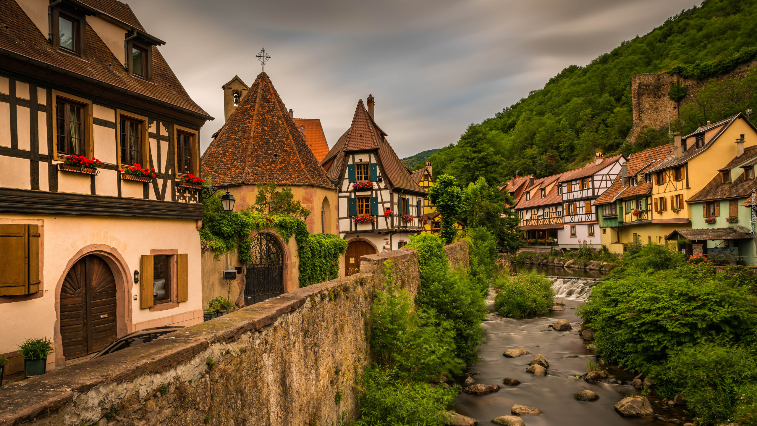 Rzeka Weiss, Domy, Roślinność, Gmina Kaysersberg, Francja