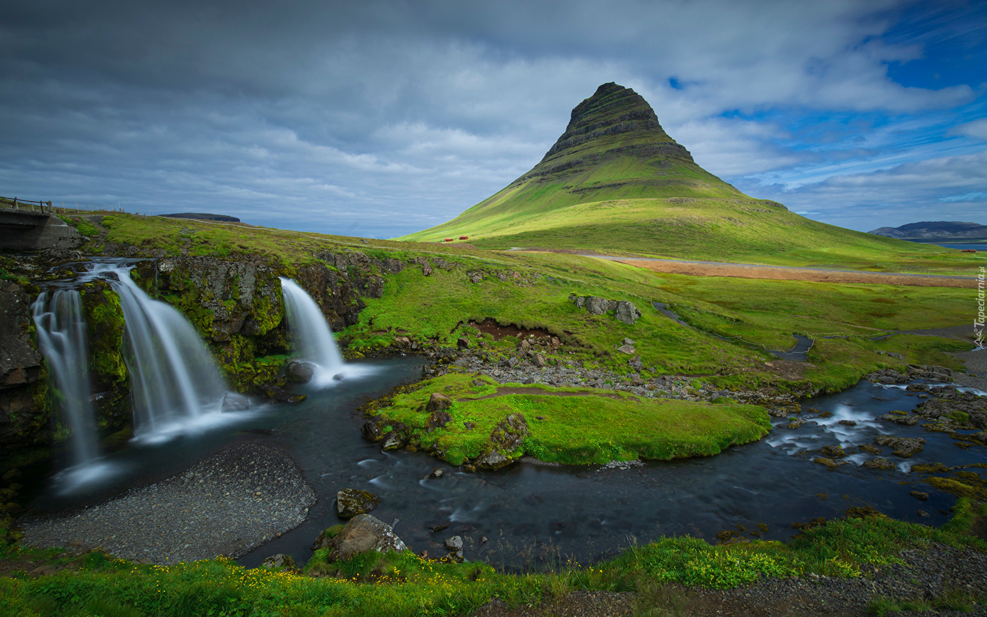 Góra, Kirkjufell, Wodospad, Kirkjufellsfoss, Rzeka, Chmury, Islandia