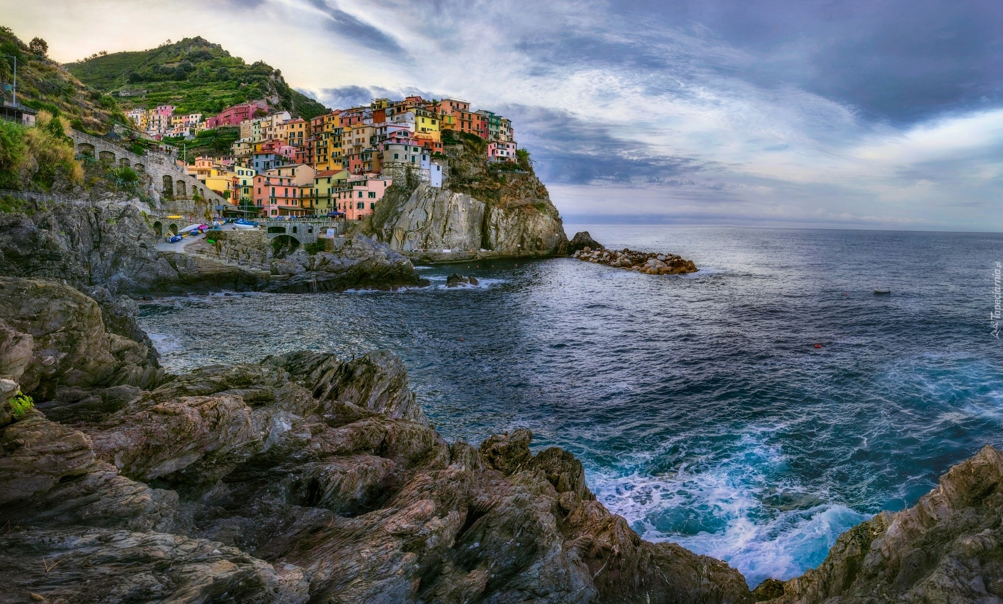 Włochy, Liguria, Gmina Riomaggiore, Miejscowość Manarola, Wybrzeże, Domy, Morze