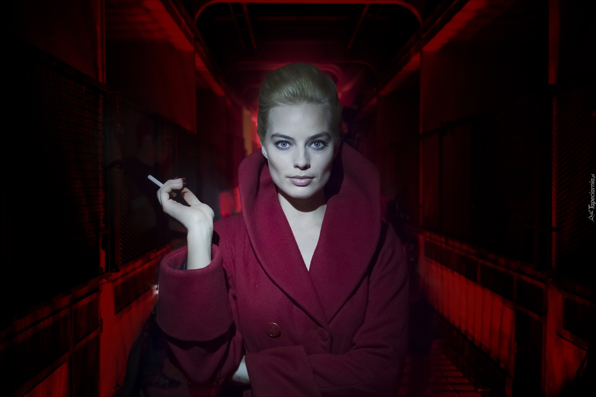 Kobieta, Aktorka, Margot Robbie, Film, Terminal, Płaszcz, Papieros